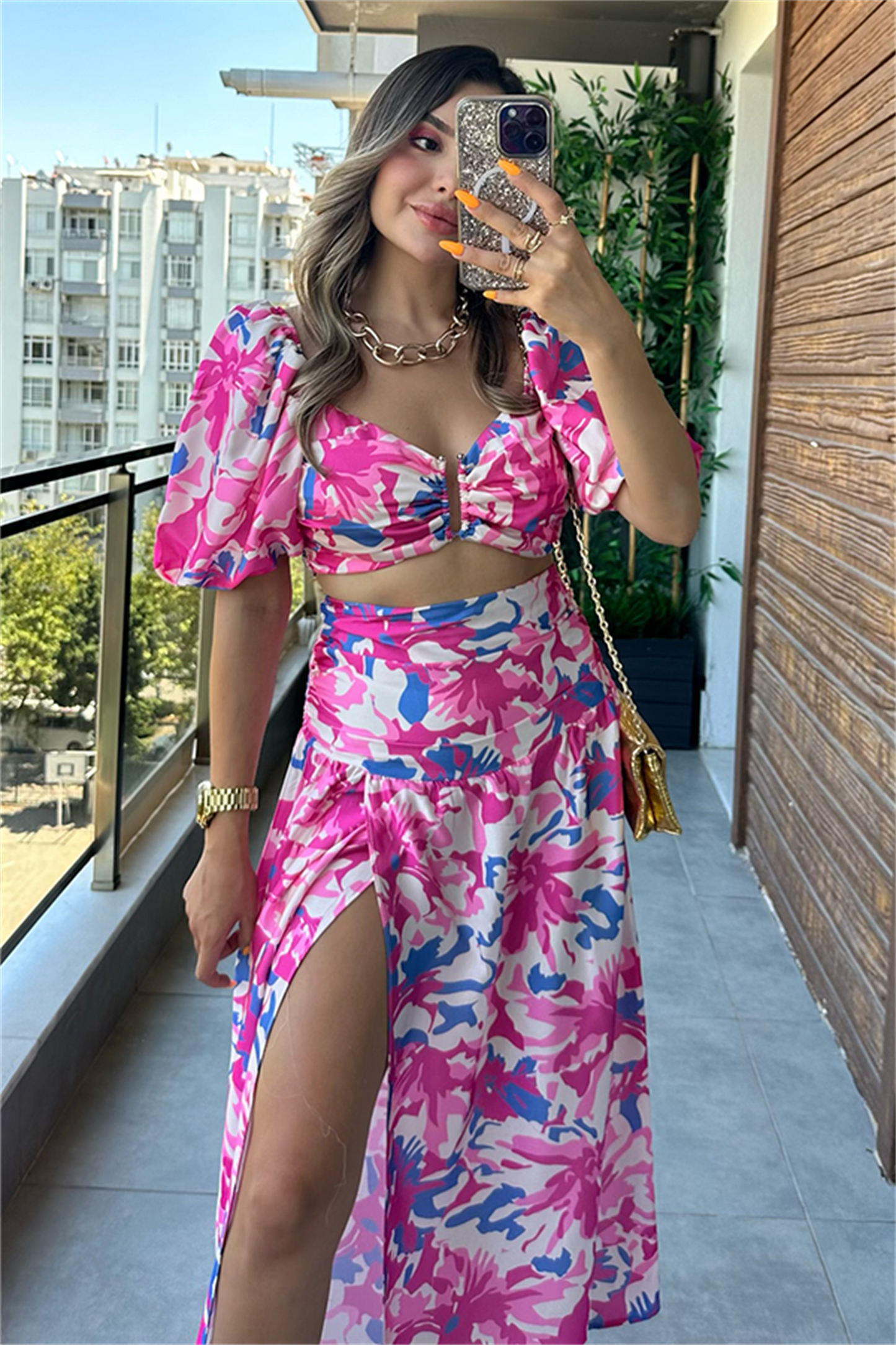 Alasonya pembe desen yırtmaçlı takım
