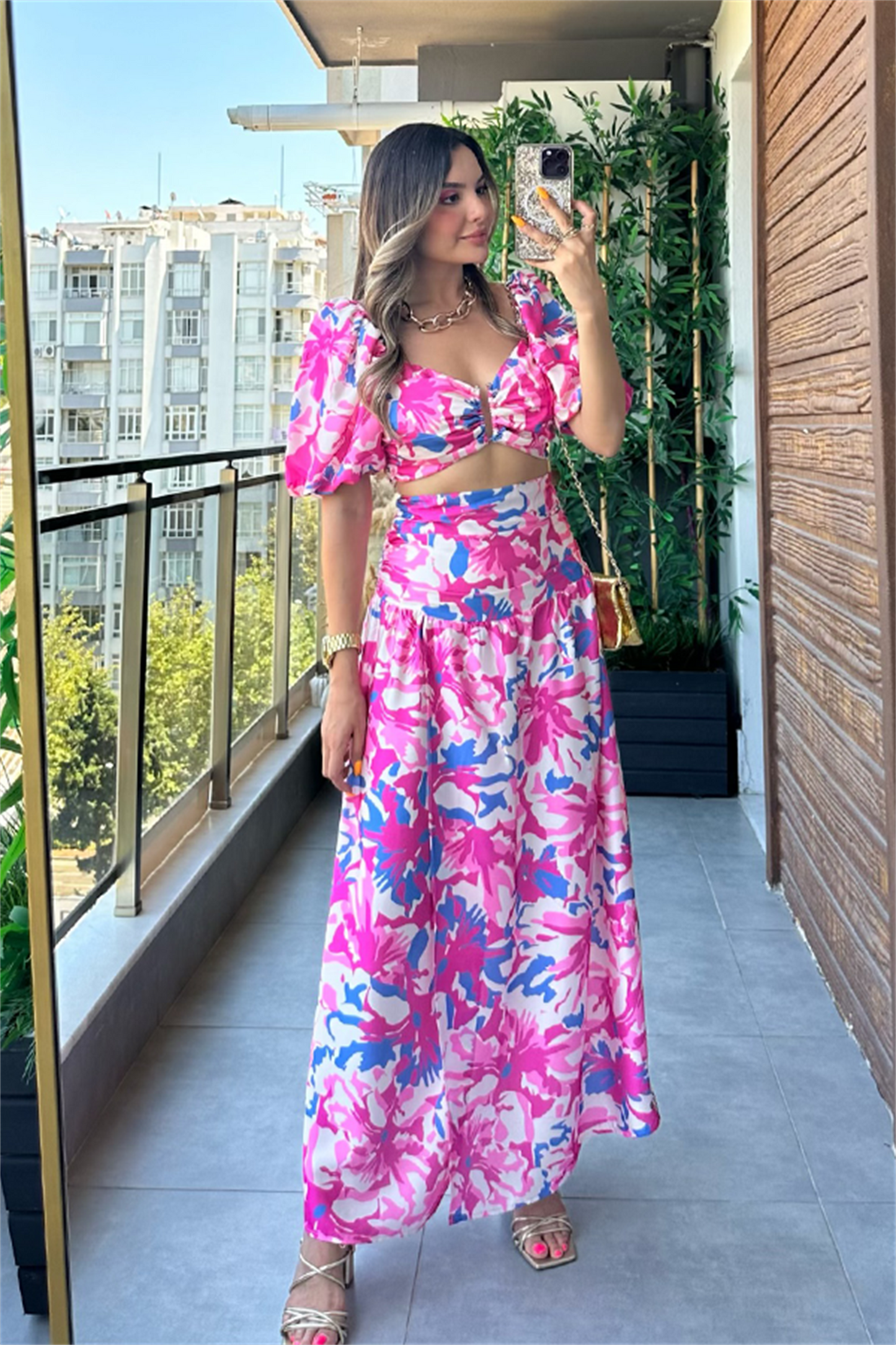Alasonya pembe desen yırtmaçlı takım