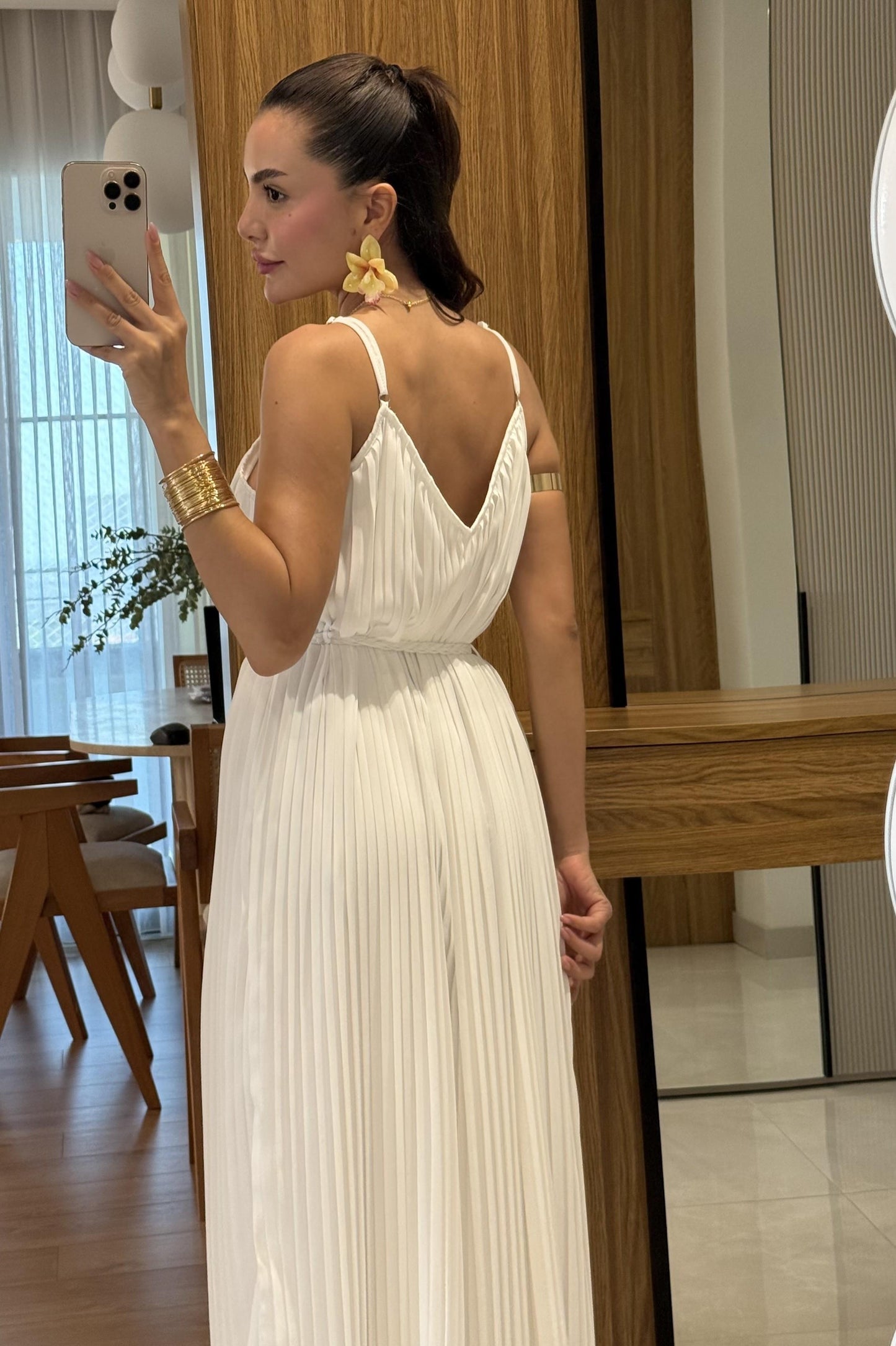 Astraia Beyaz Piliseli İp Askılı Uzun Elbise