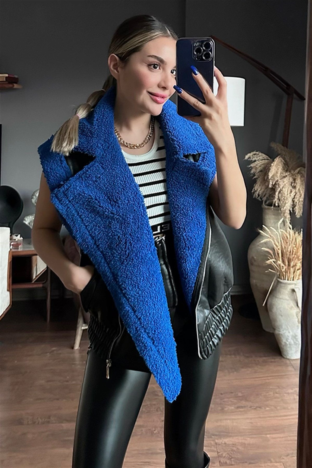 Bel gipeli kürk detaylı deri yelek - Saks mavi