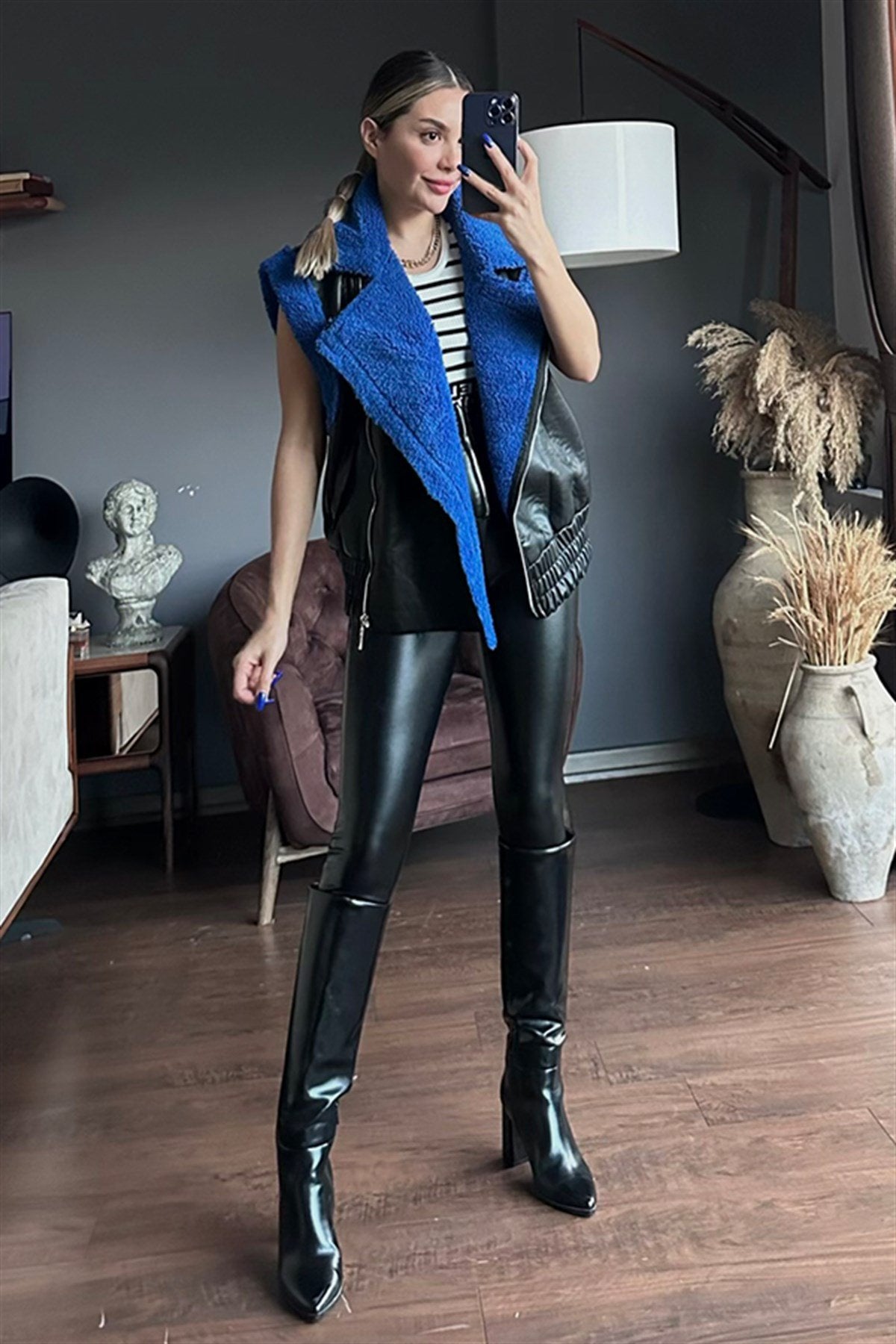 Bel gipeli kürk detaylı deri yelek - Saks mavi