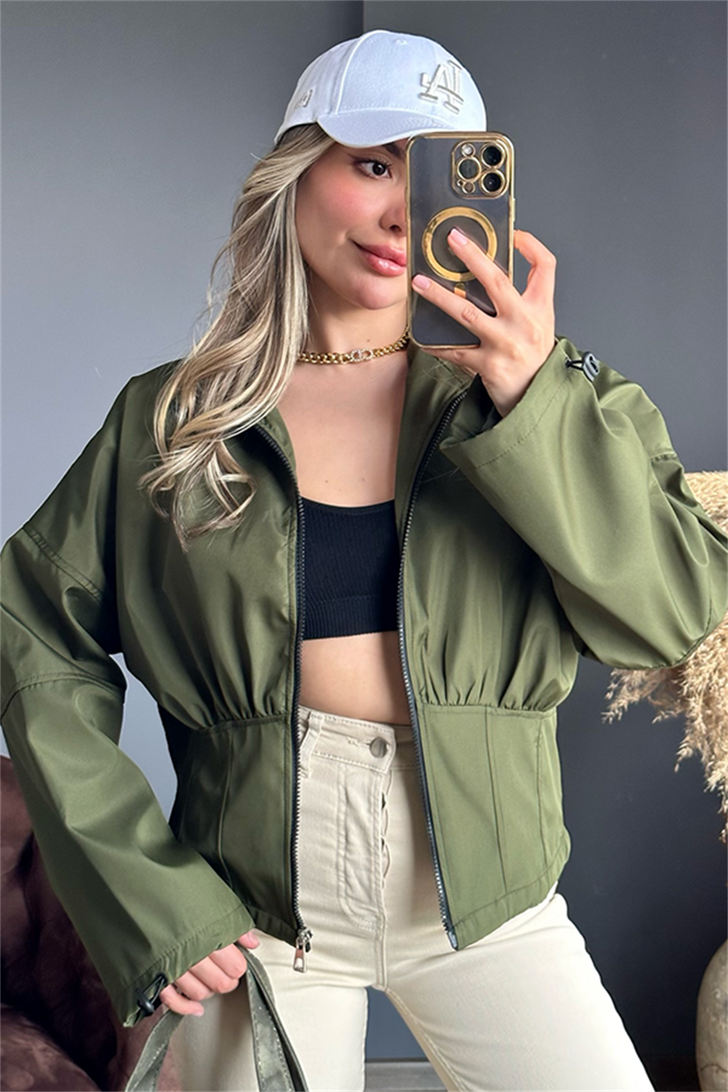 Belden oturtmalı haki yeşil yağmurluk