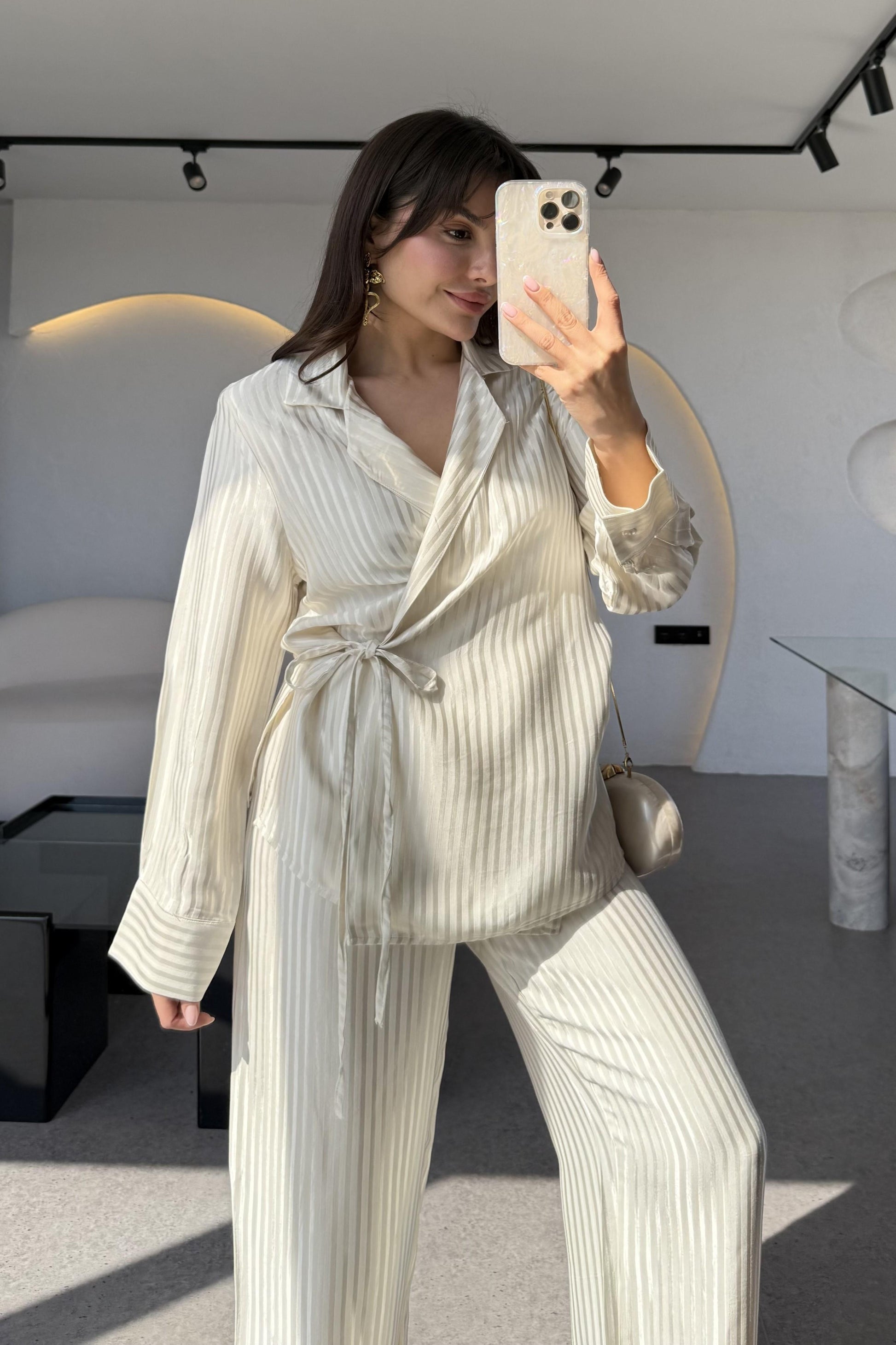 Bethani Ekru Vatkalı Şeritli Saten Dokulu Takım