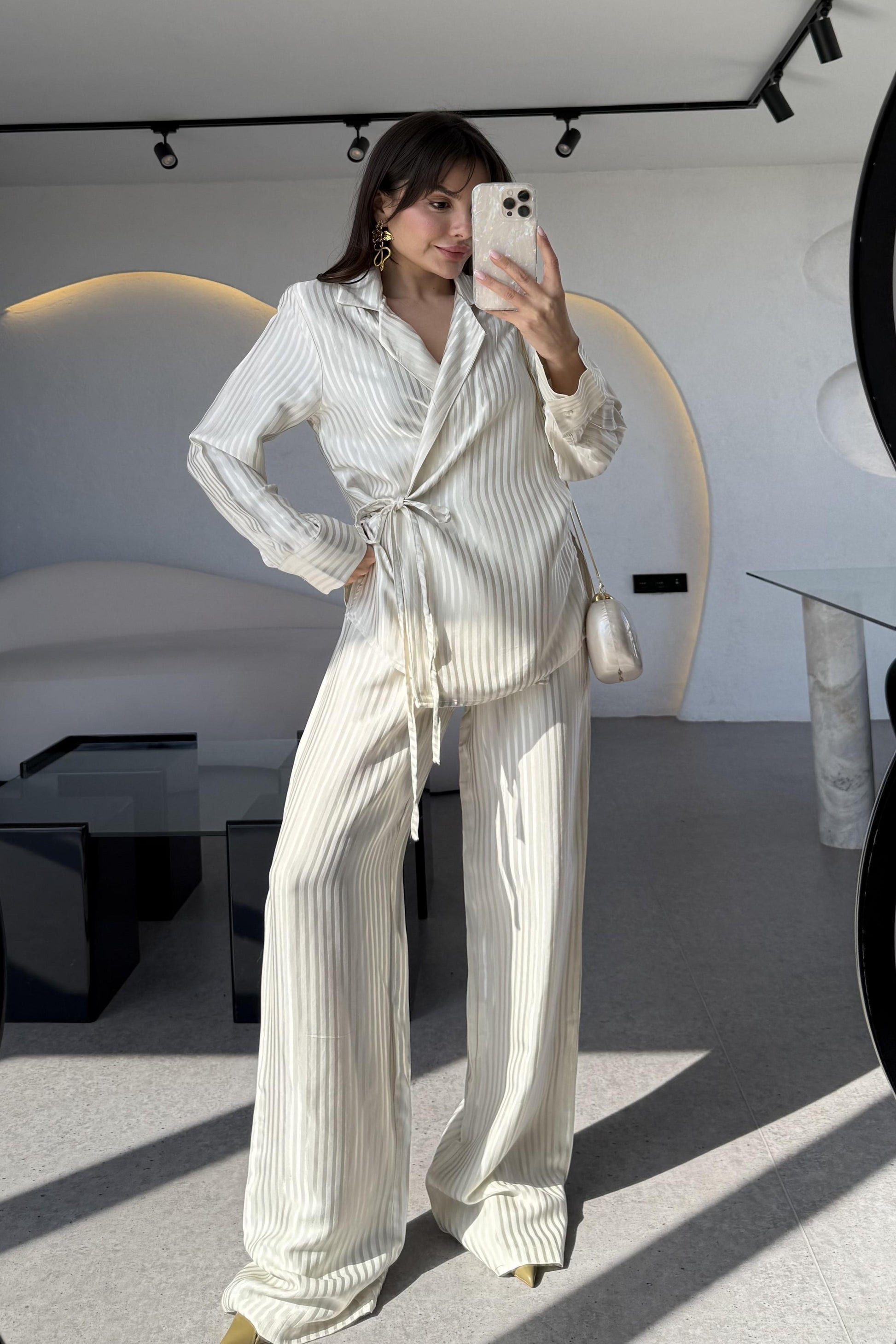 Bethani Ekru Vatkalı Şeritli Saten Dokulu Takım