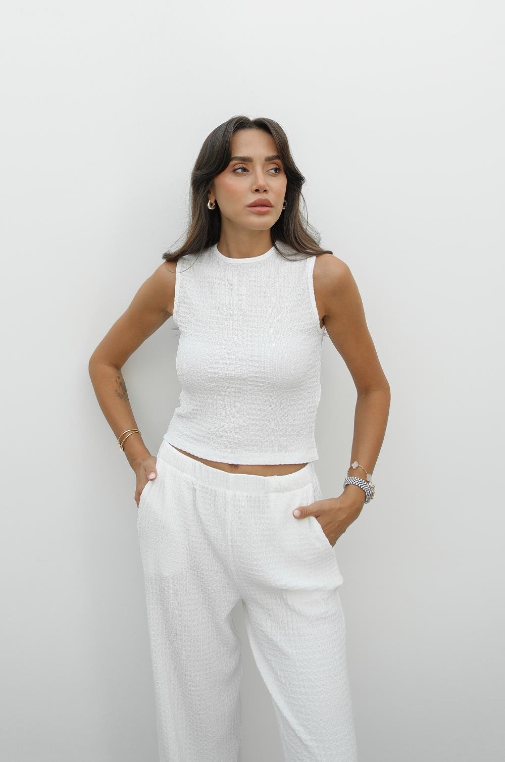 BEYAZ DOKULU BLUZ PANTOLON TAKIM