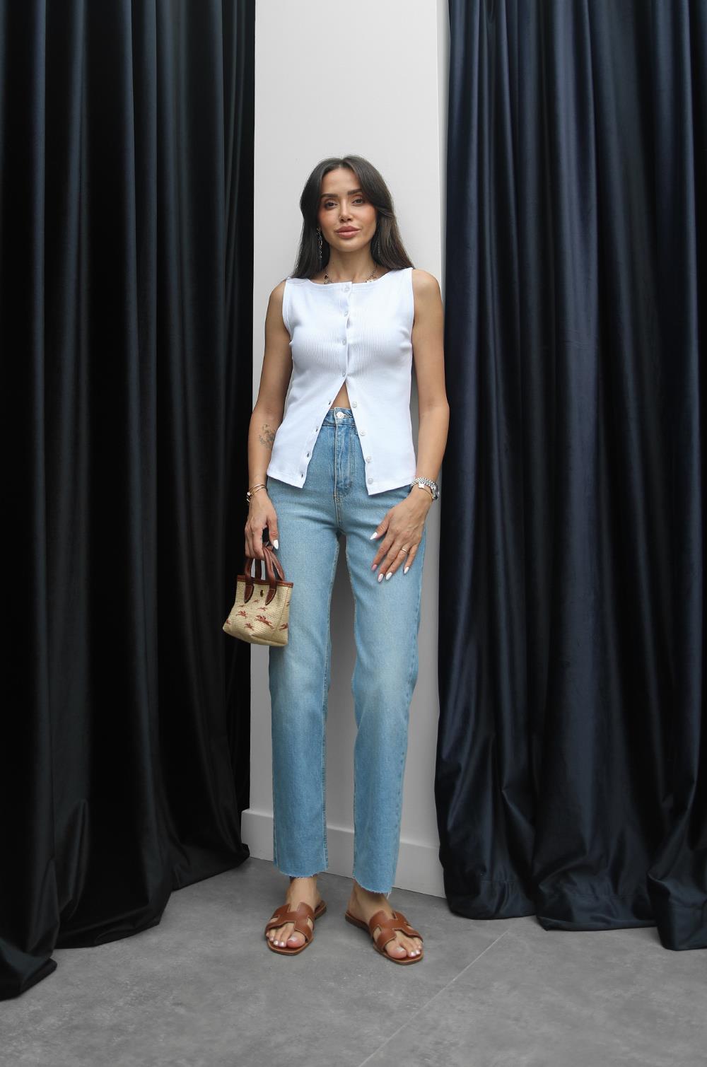 BEYAZ DÜĞMELI ÖRME YELEK