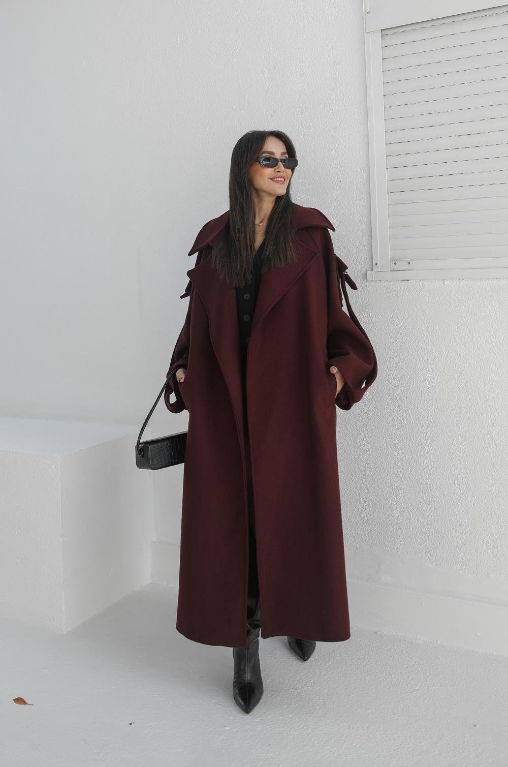 BORDO HILDA KOLLARI CEP DETAYLI KAŞE KABAN