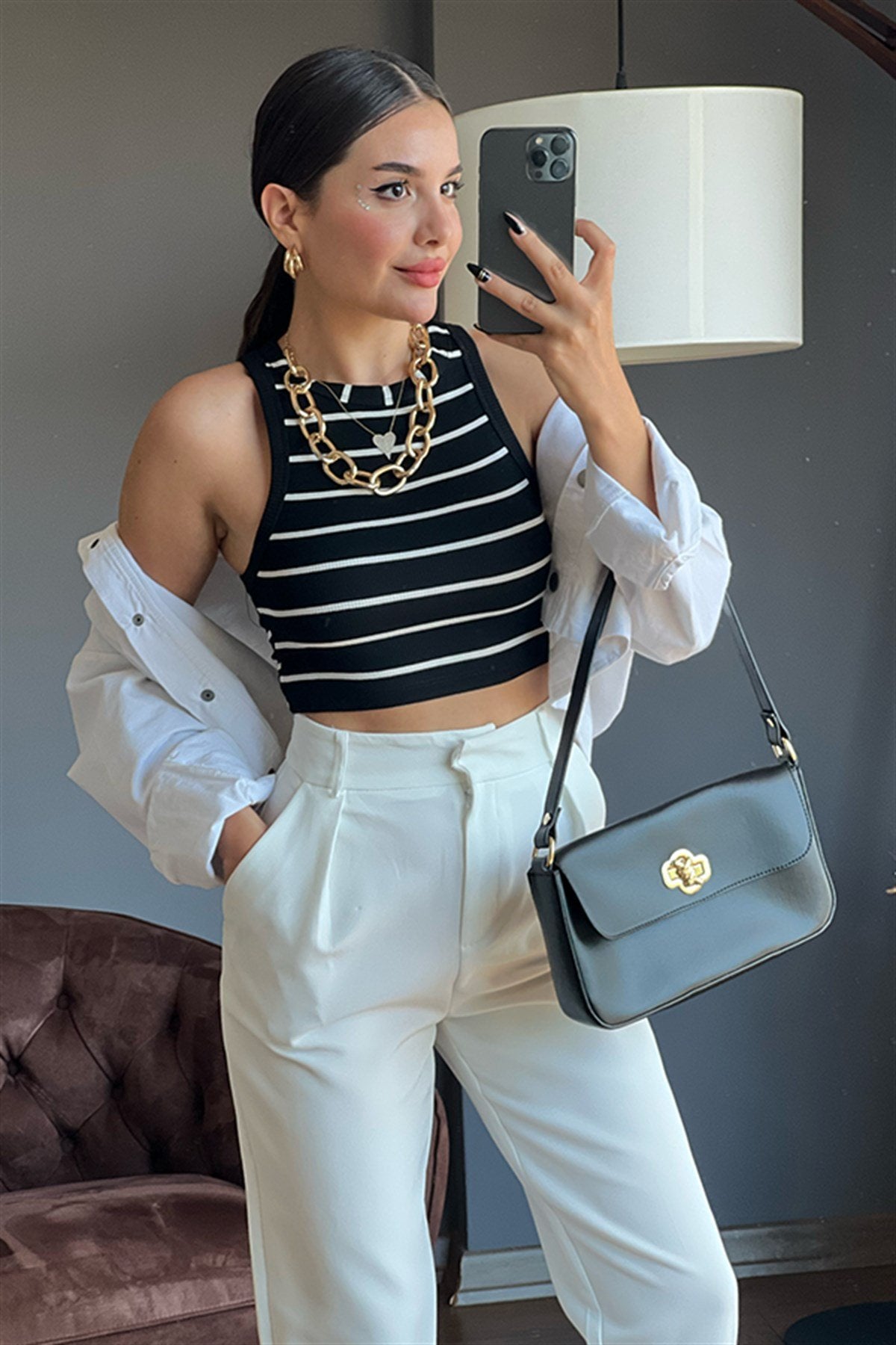 Cep detaylı beyaz mini ceket