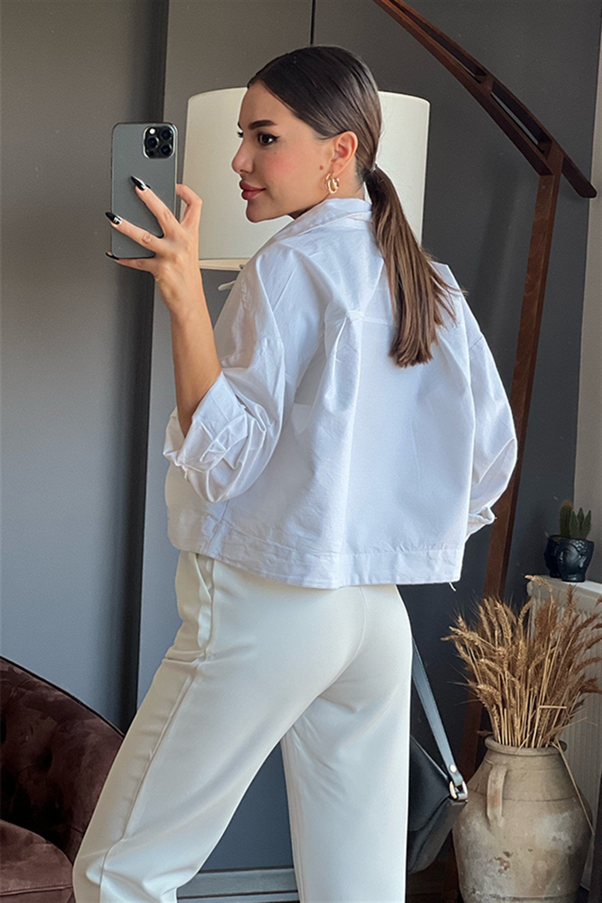 Cep detaylı beyaz mini ceket