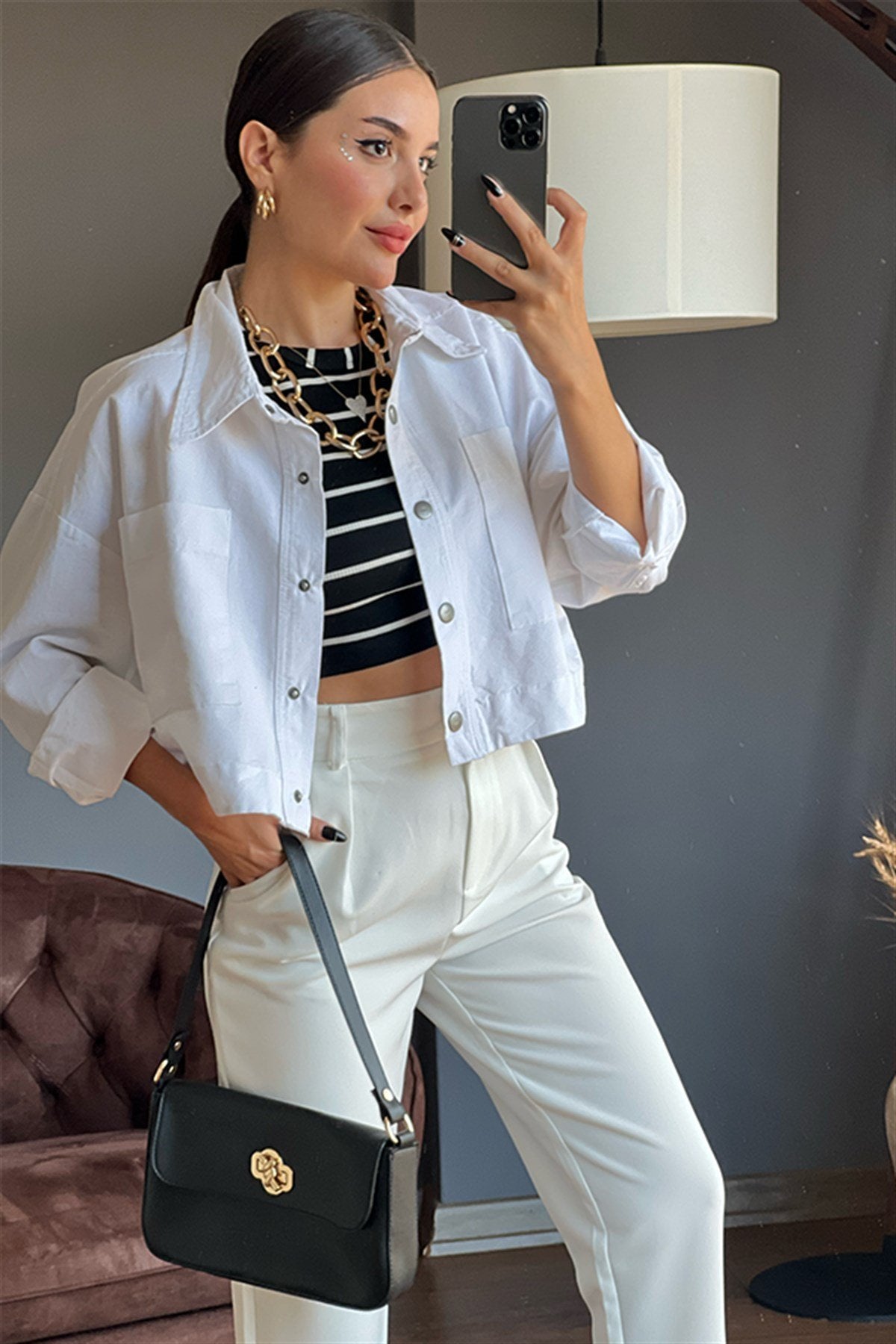 Cep detaylı beyaz mini ceket