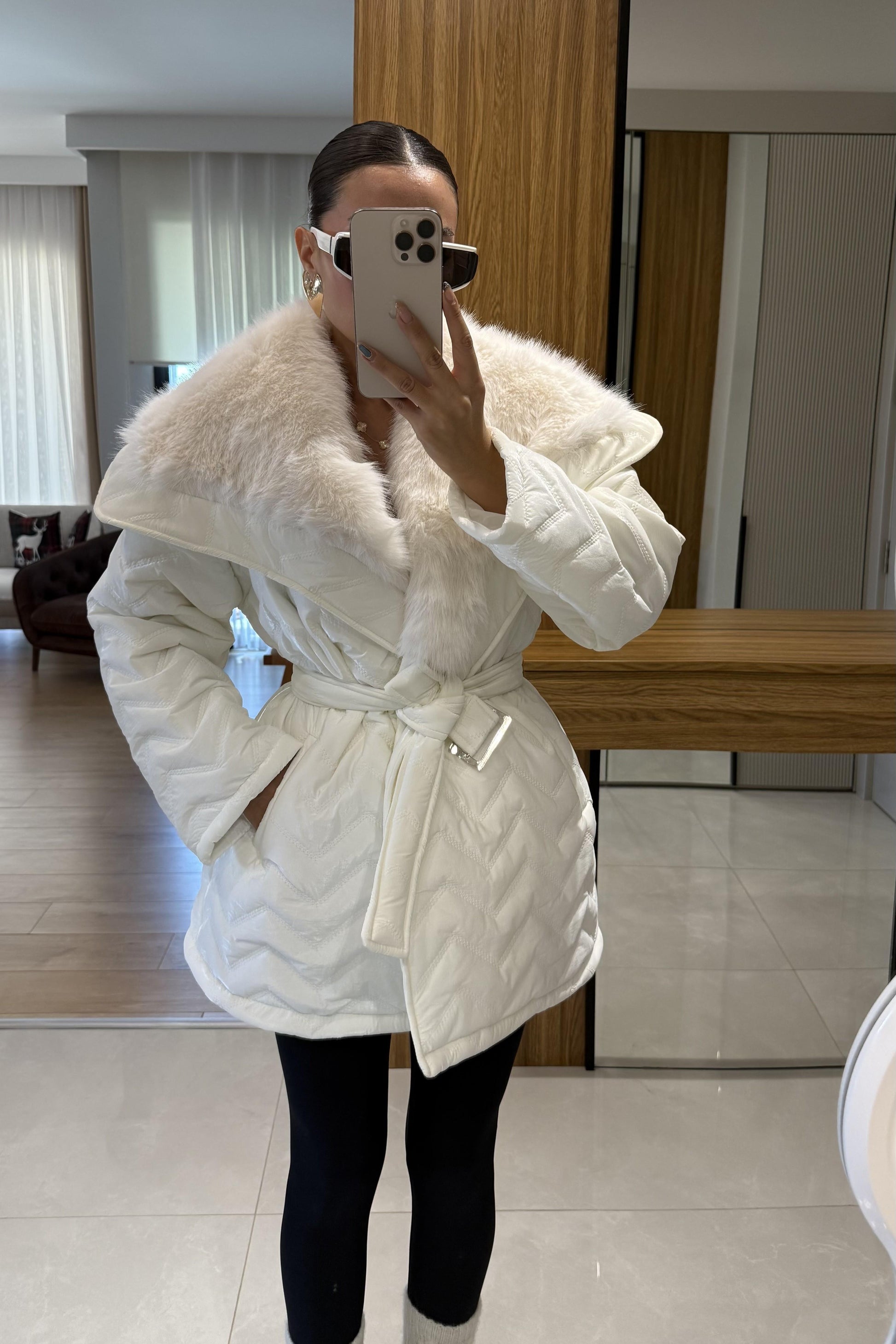 Colmar Beyaz Kürklü Kemerli Şişme Mont