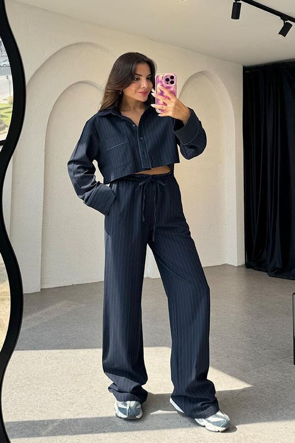 Courtneys Lacivert Çizgili Takım