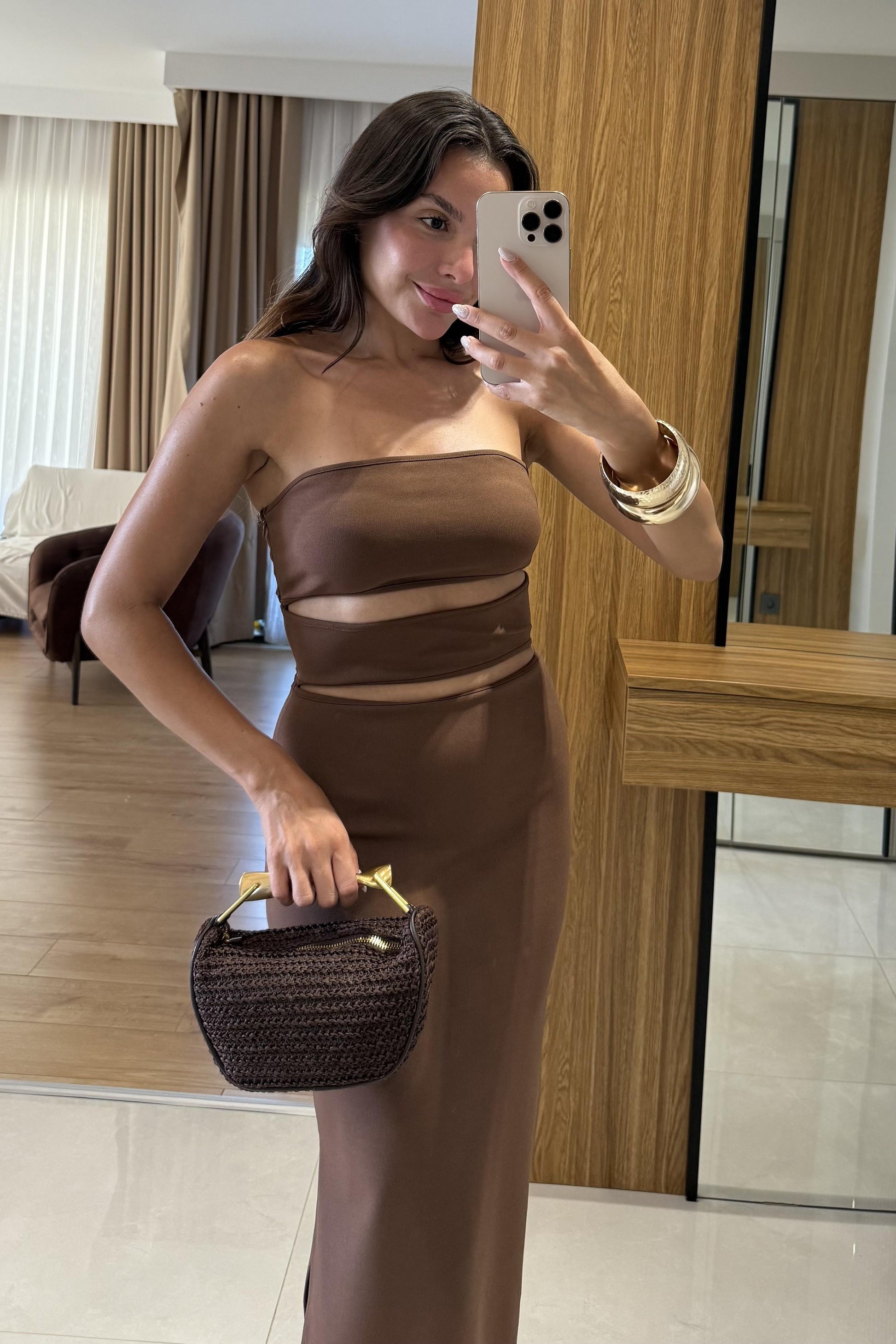 Dina Kahve Dekolte Detaylı Bedeni Saran Elbise