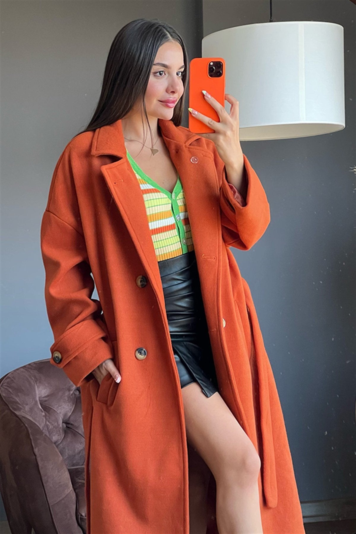 Dört düğme detaylı kiremit renk kaşe kaban