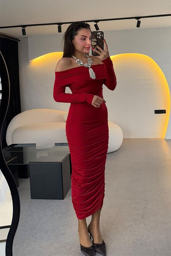 Elwine Kırmızı Drapeli Madonna Yaka Elbise