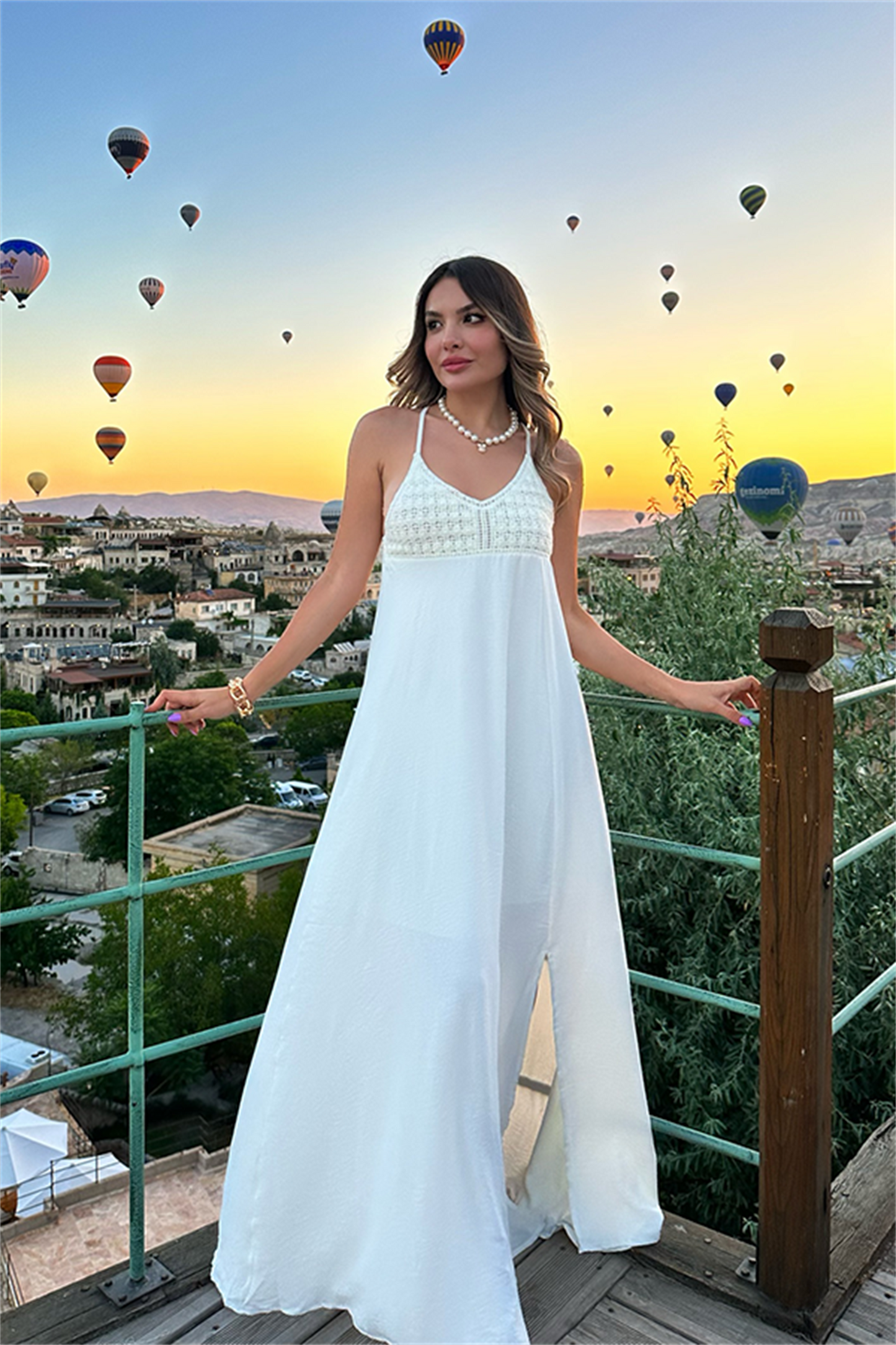 Farilya sırt dekolteli beyaz elbise