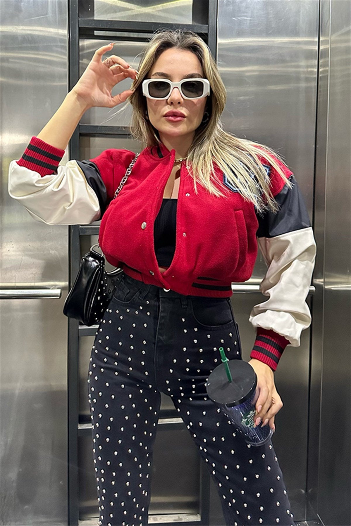 Kolları deri kırmızı bomber ceket