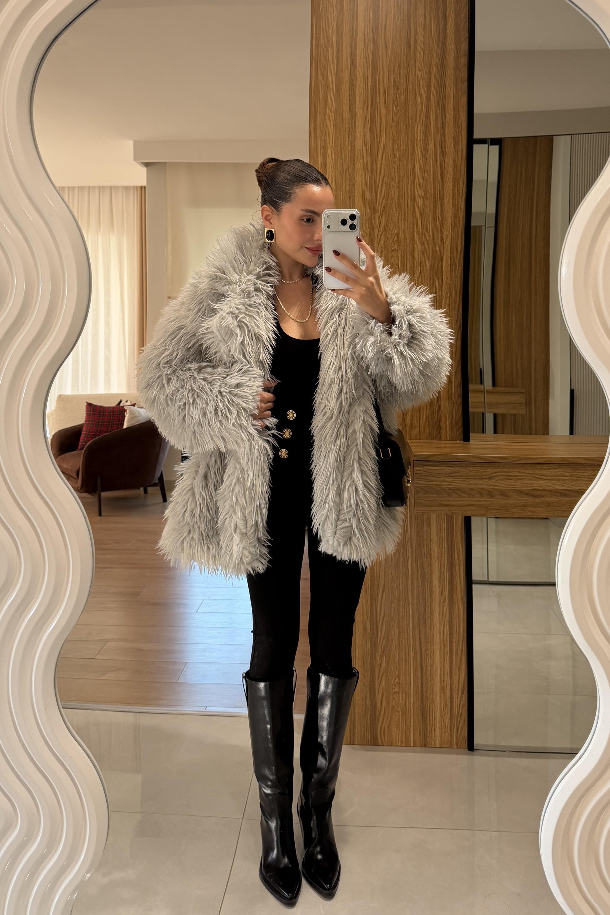 Lilya Gri Kabarık Tüylü Kürk
