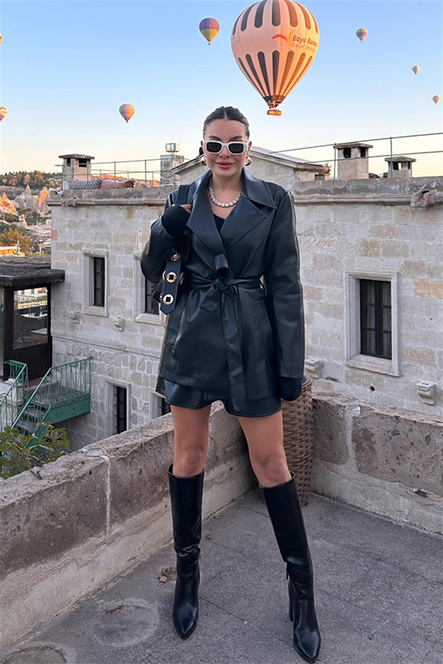 Lizzie Kemerli Siyah Deri Trenç