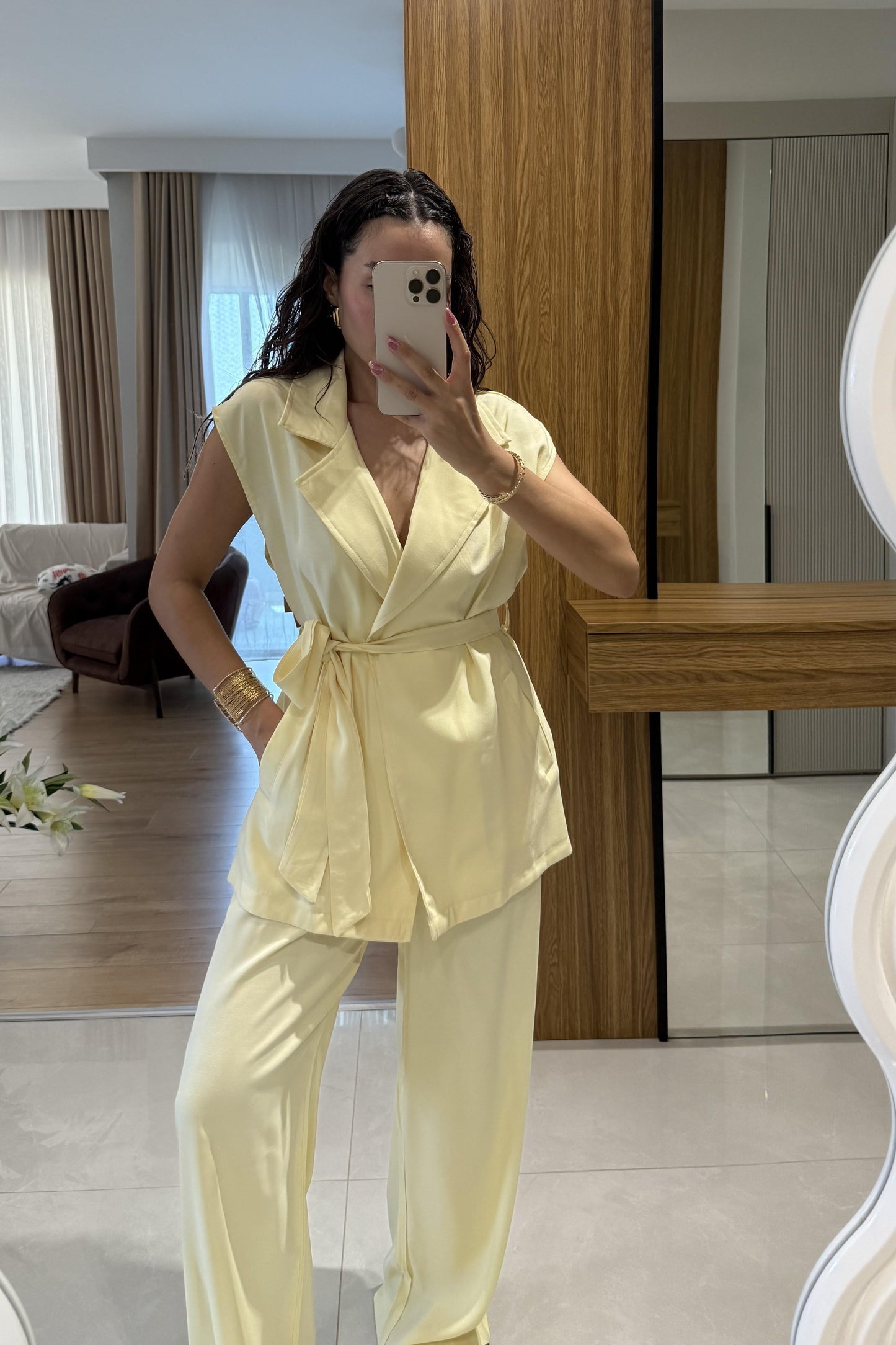 Lucie Sarı Kuşaklı Yelekli Takım