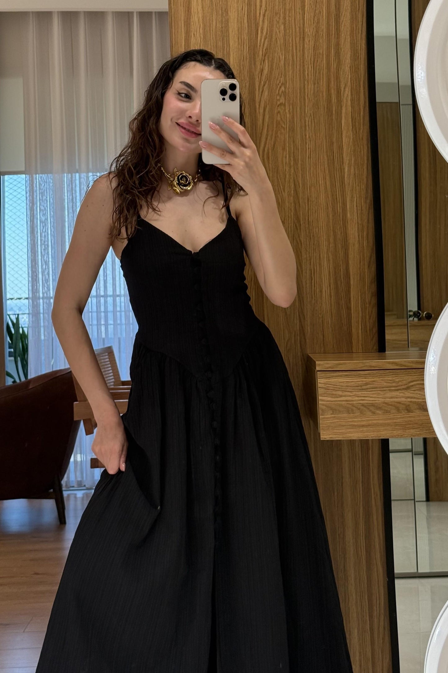 Marlet Siyah Askılı Önü Düğmeli Elbise