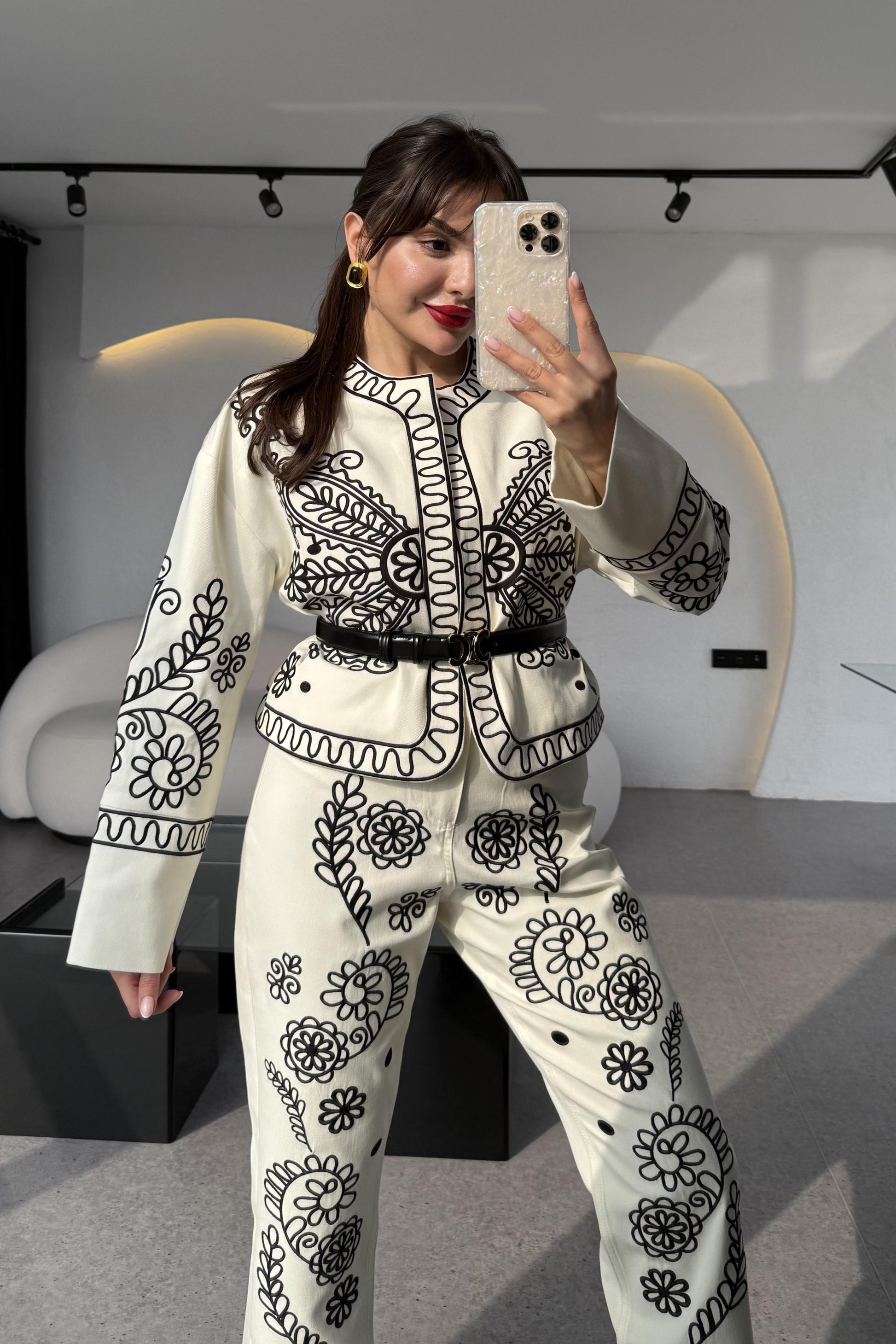 Mileya Nakış İşlemeli Tasarım Ekru Ceket