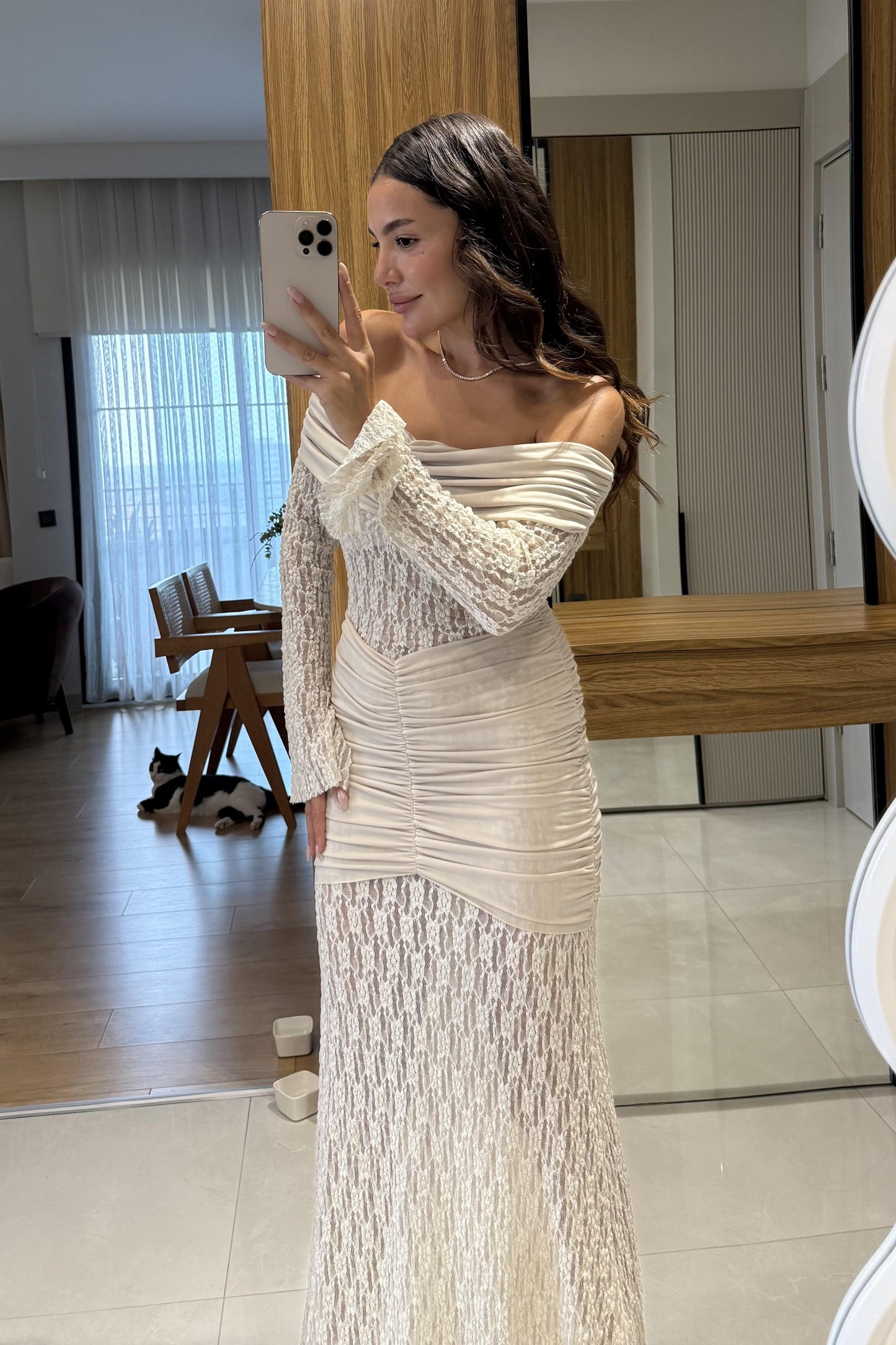 Nexora Bej Dantel Madonna Yaka Elbise