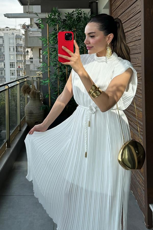 Nicky Bel Kemerli Piliseli Beyaz Elbise