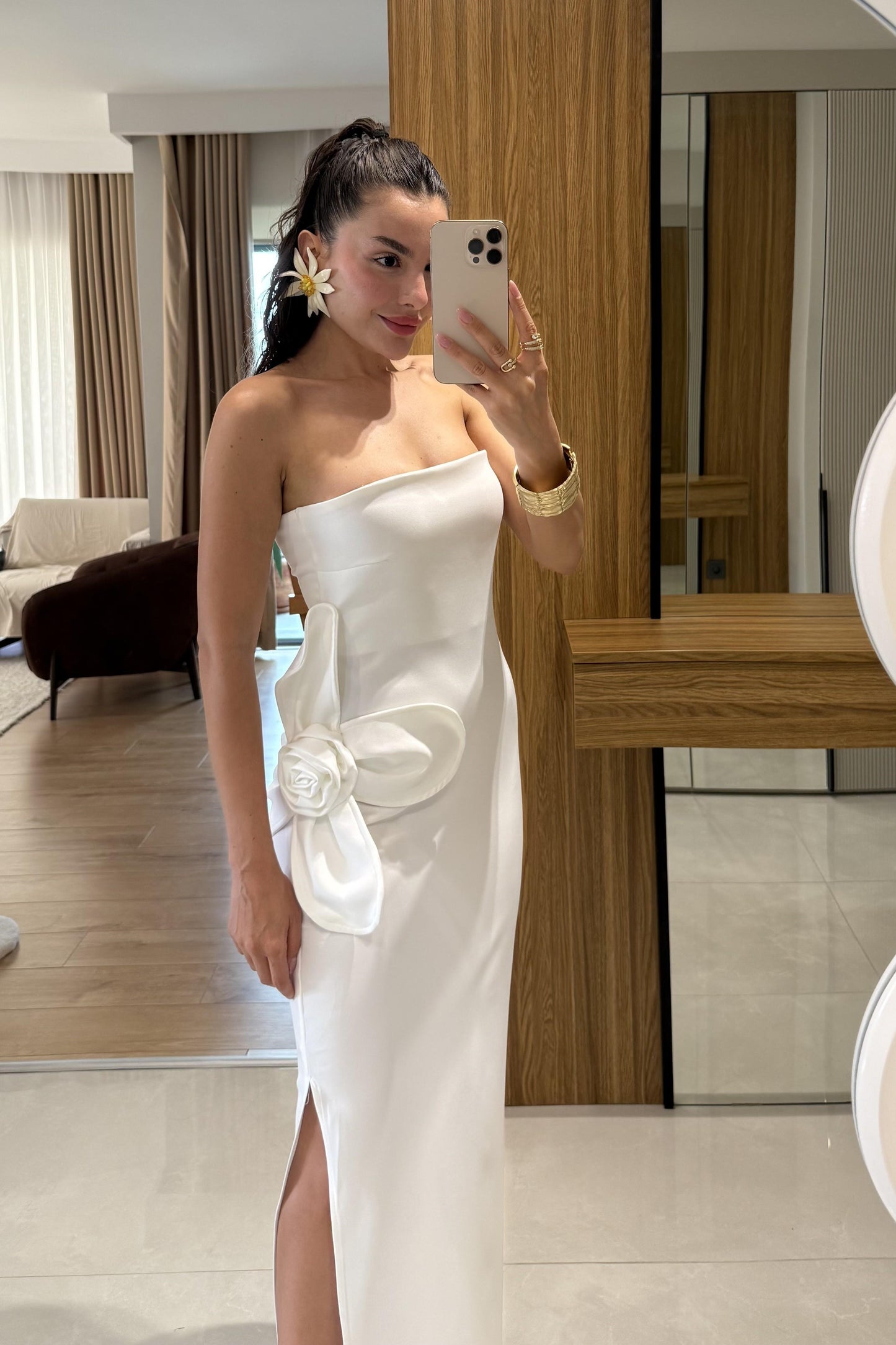 Orselle Beyaz Gül Detaylı Straplez Elbise