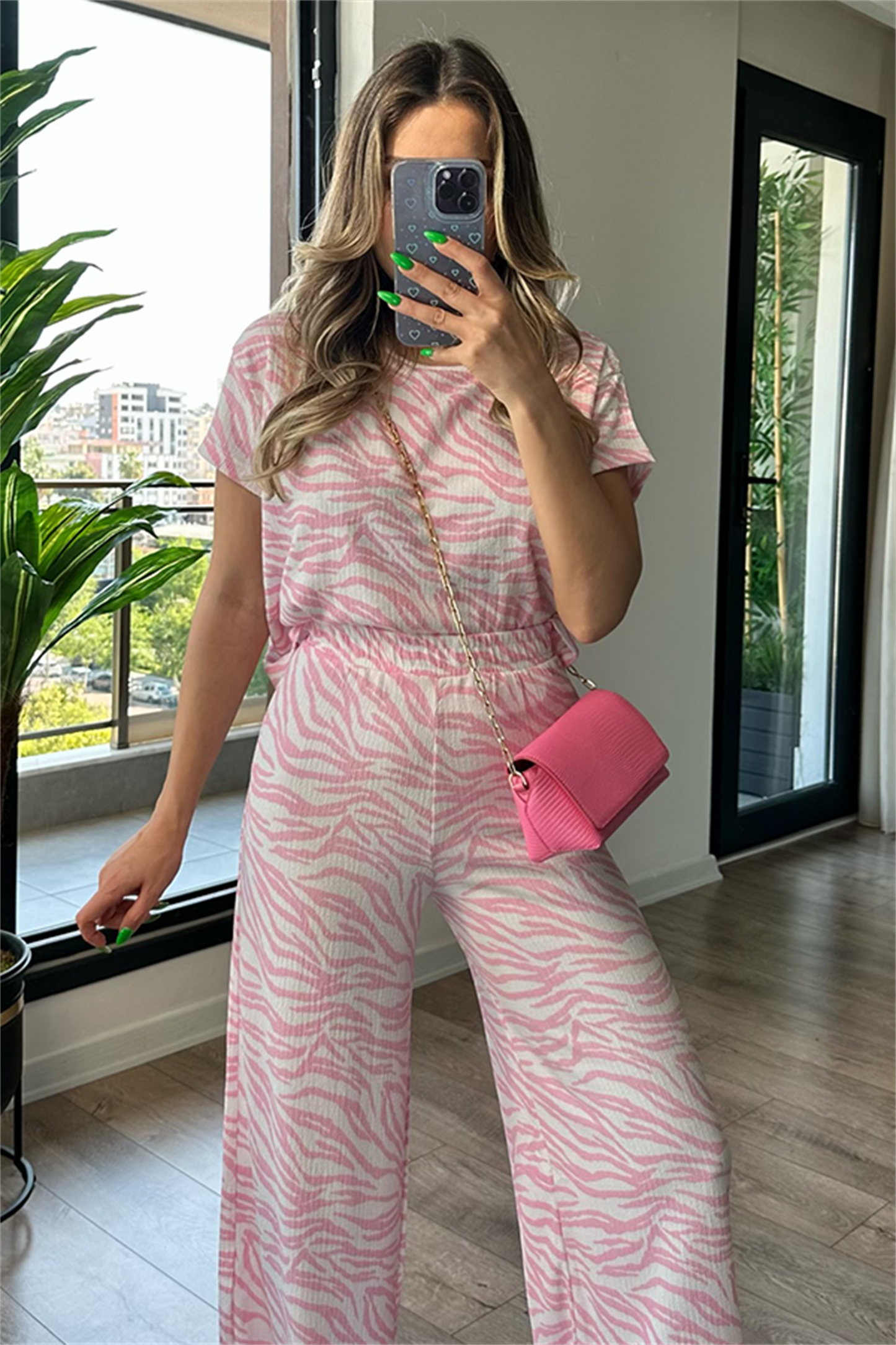 Pembe beyaz dalgalı ikili takım