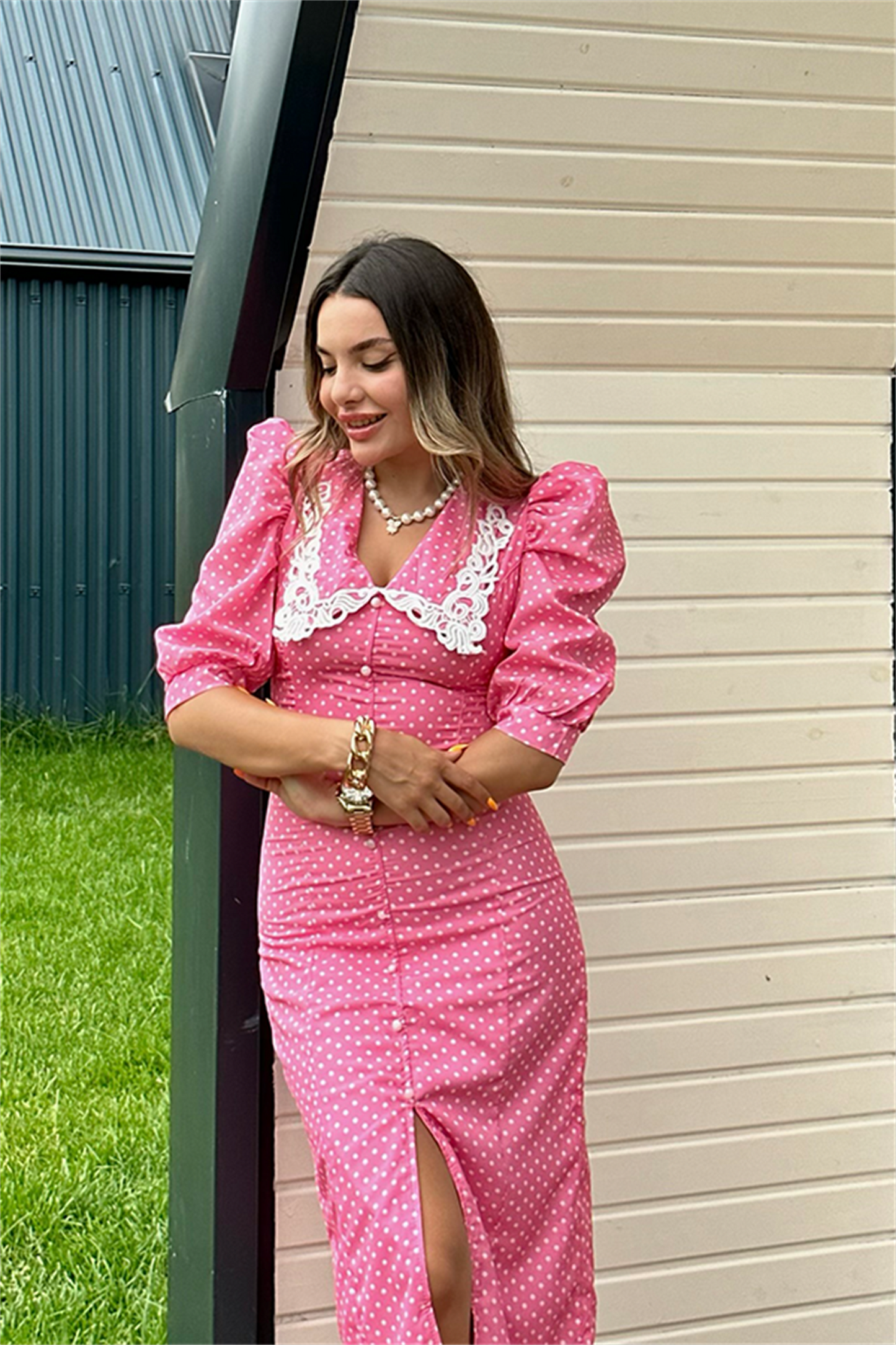 Pembe puantiyeli bebe yaka midi elbise