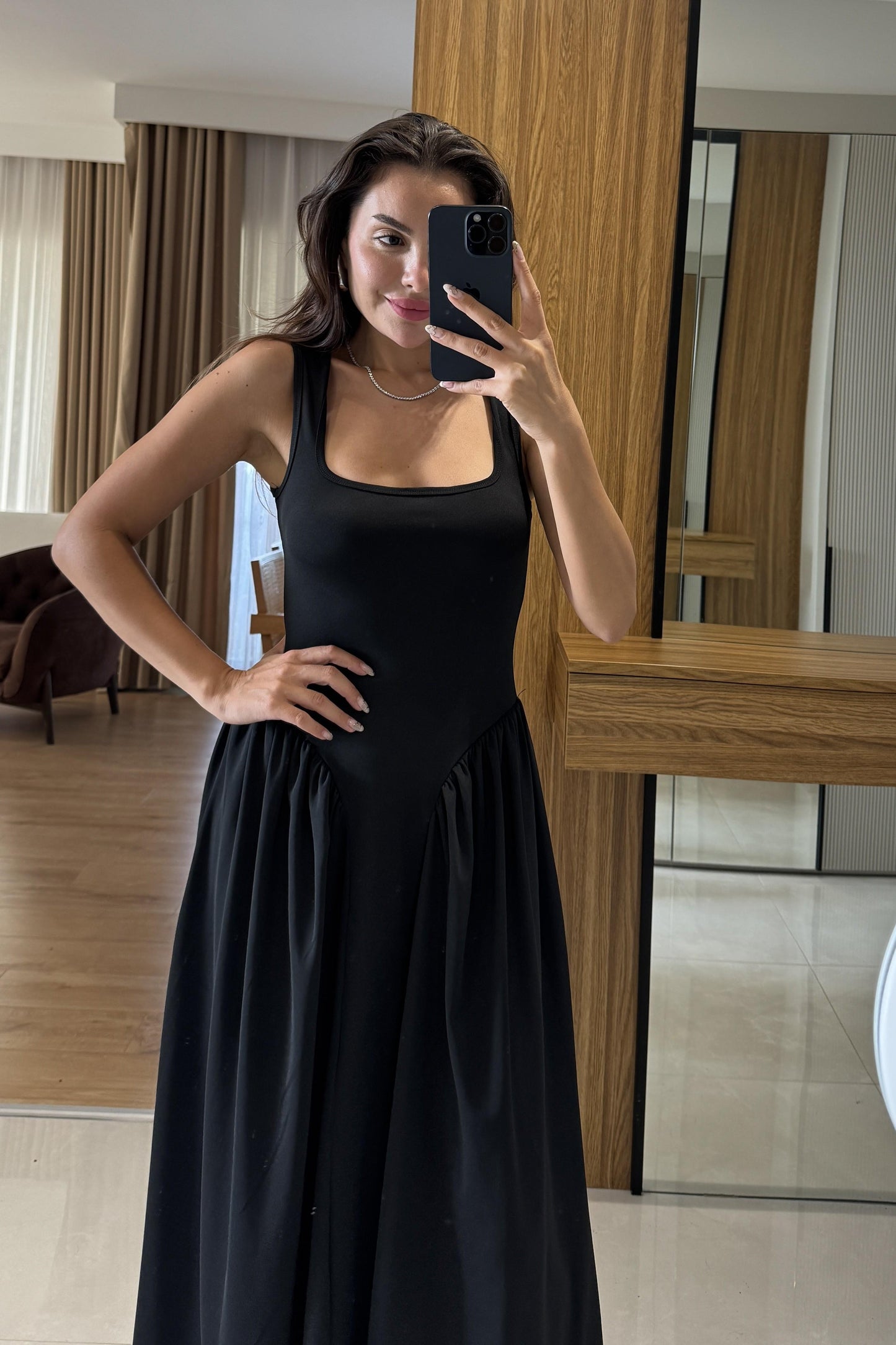 Perast Siyah Belden Oturtmalı Maxi Modal Elbise