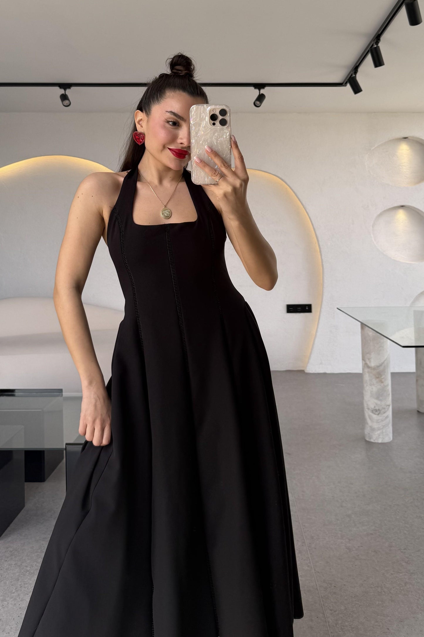 Pimenta Siyah Boyundan Bağlamalı Atlas Elbise