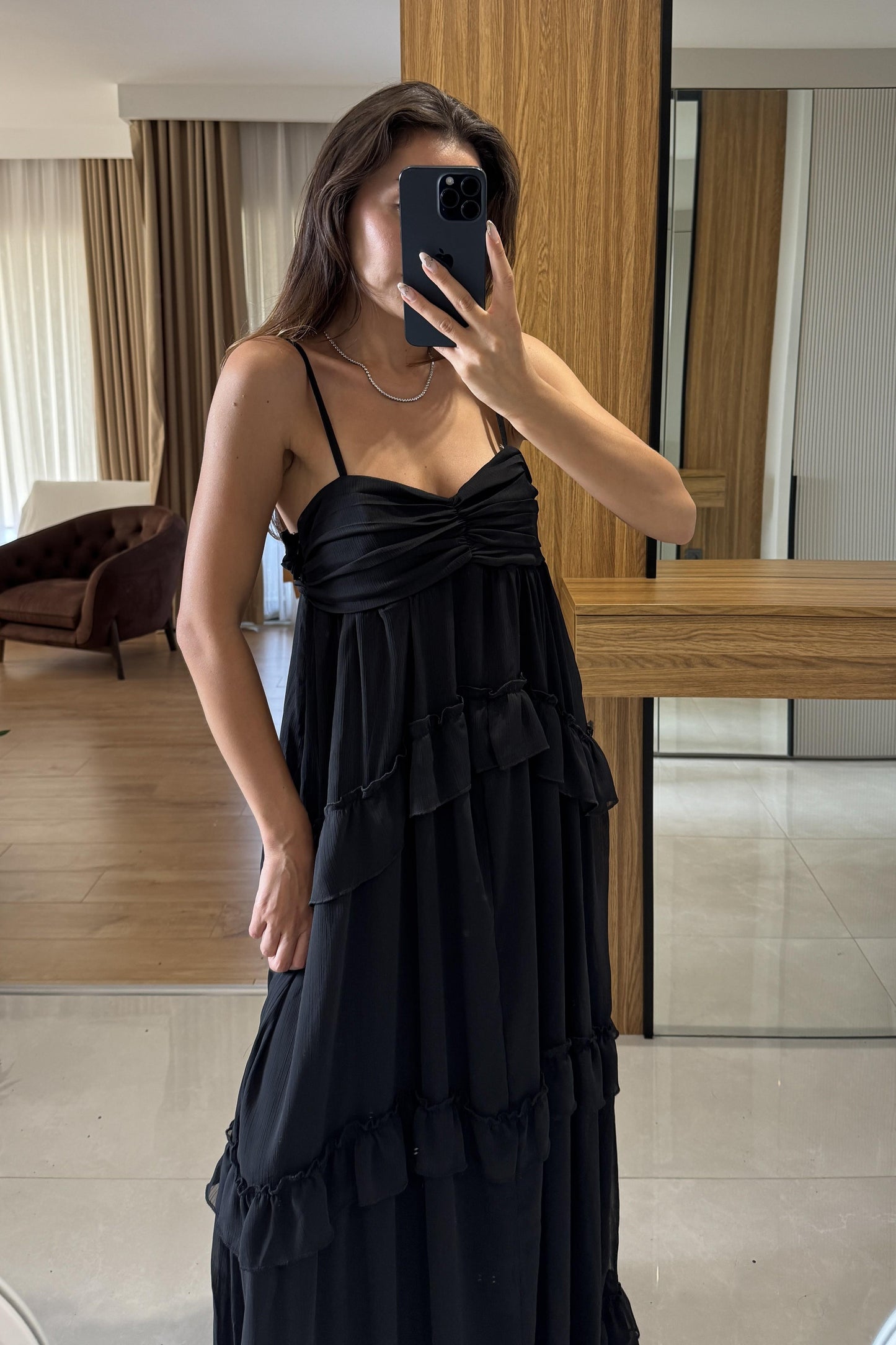 Rigas Siyah Kat Kat Volanlı Askılı Şifon Maxi Elbise