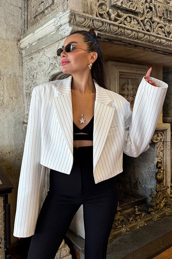 Sanchez Vatkalı Premium Çizgili Beyaz Crop Ceket