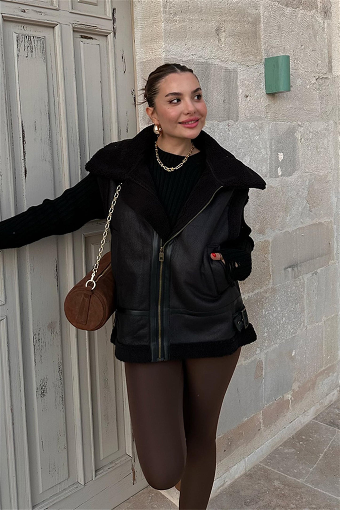 Theodora Siyah Kürklü Deri Yelek