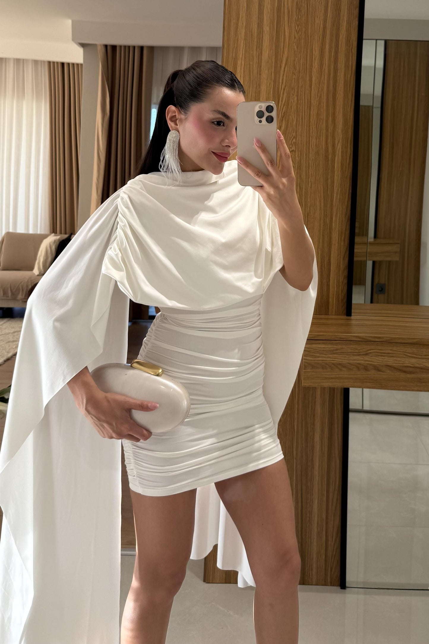 Velda Beyaz Tasarım Pelerinli Elbise