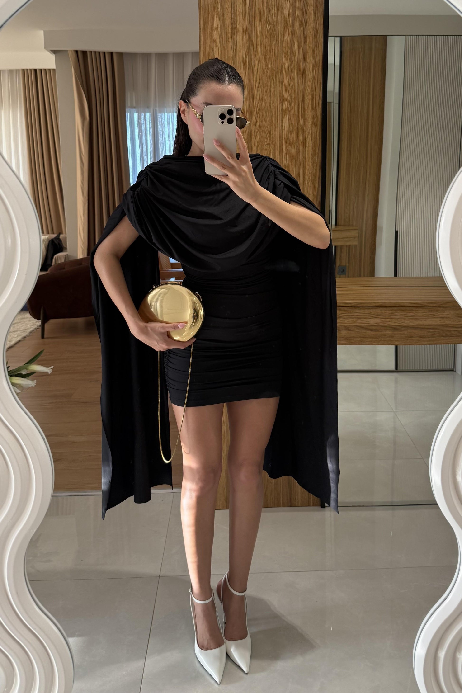 Velda Siyah Tasarım Pelerinli Elbise