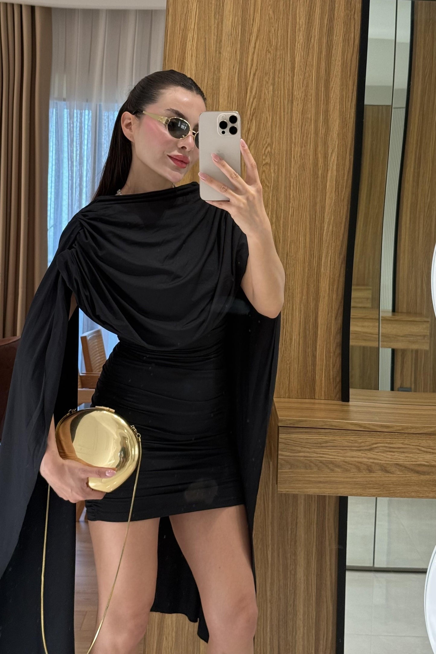 Velda Siyah Tasarım Pelerinli Elbise