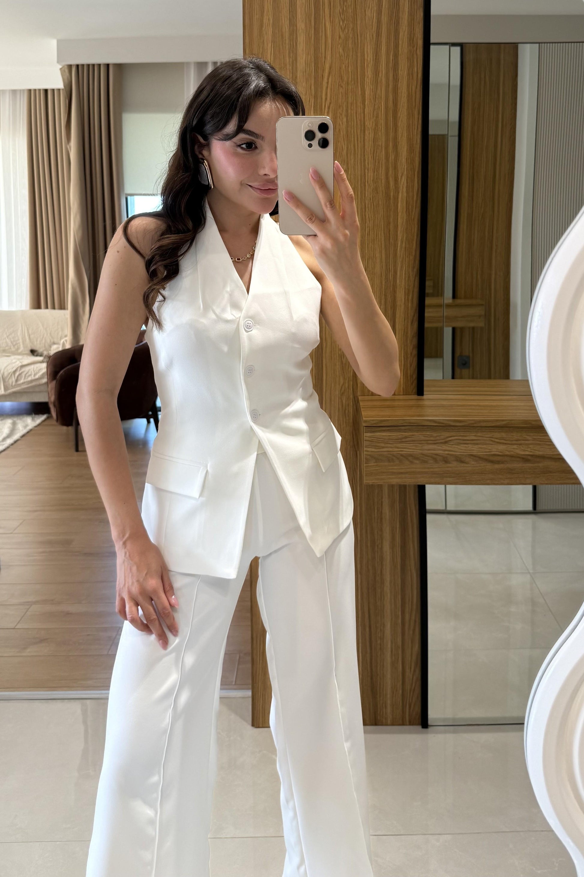 Velora Beyaz Premium Yelekli Takım