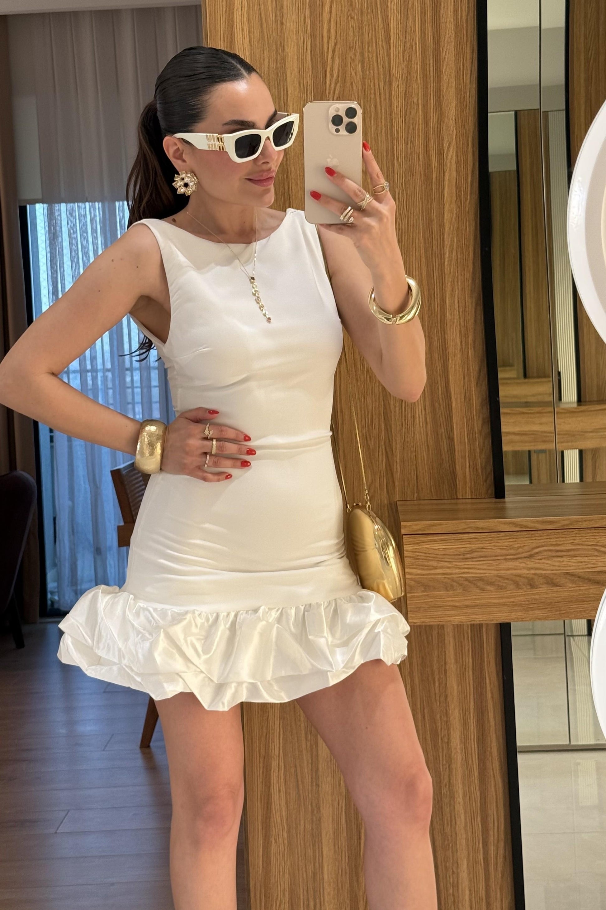 Violetta Beyaz Eteği Saten Sırt Dekolteli Elbise