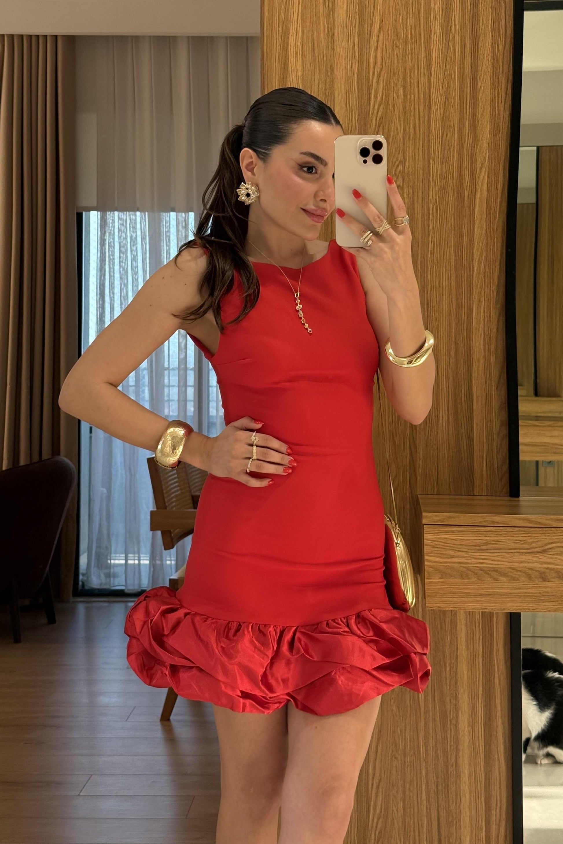 Violetta Kırmızı Eteği Saten Sırt Dekolteli Elbise