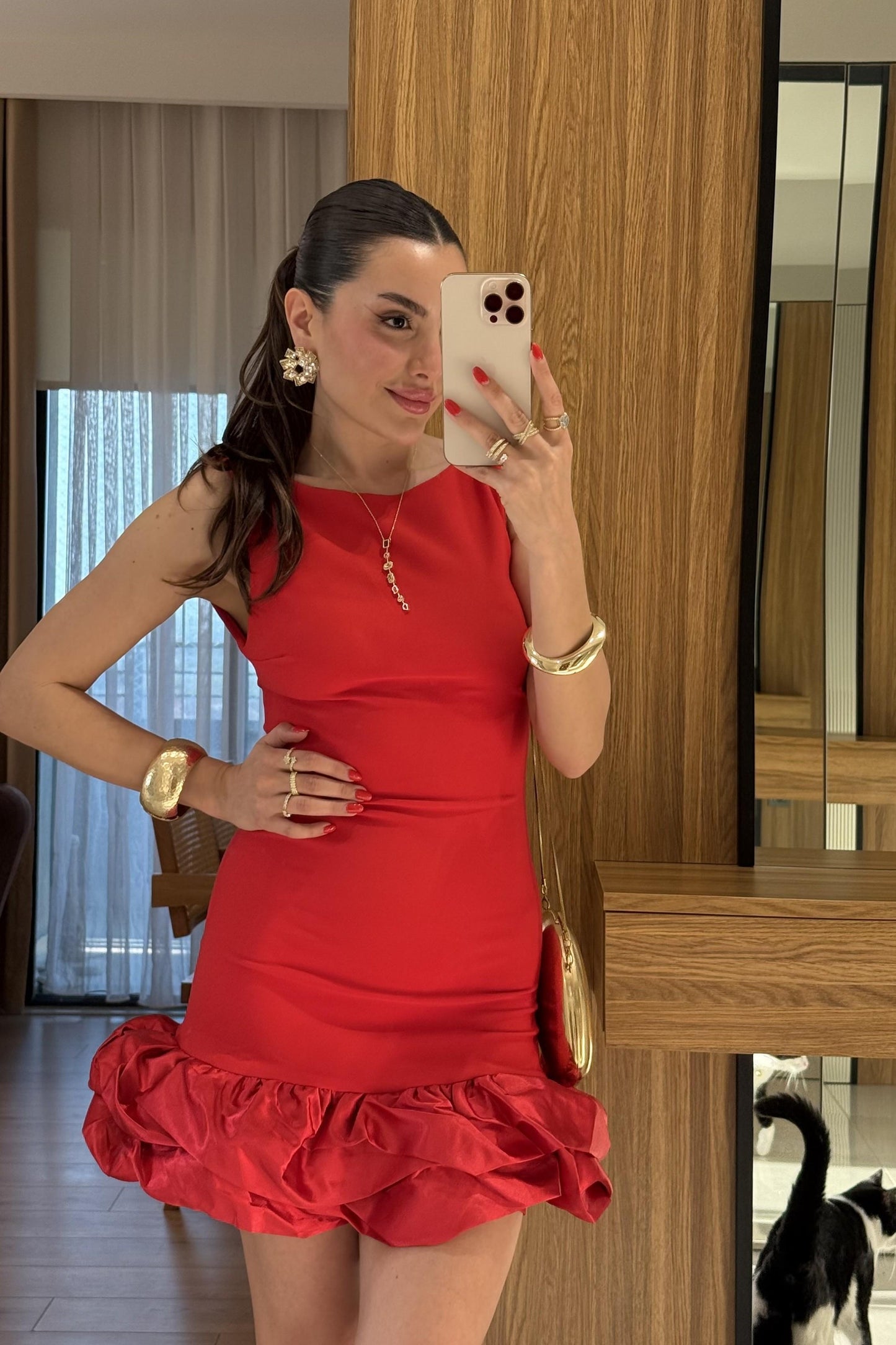 Violetta Kırmızı Eteği Saten Sırt Dekolteli Elbise