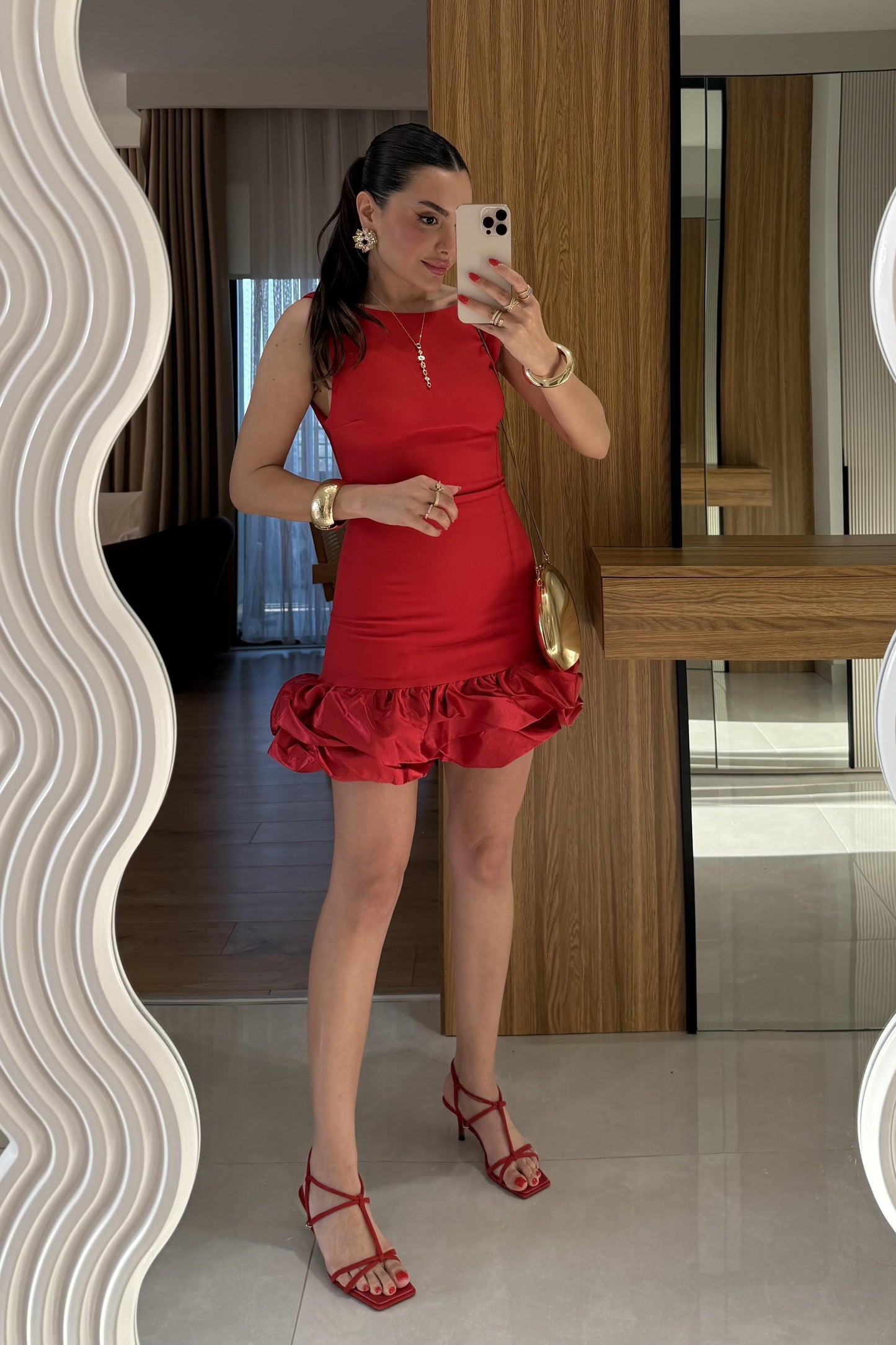 Violetta Kırmızı Eteği Saten Sırt Dekolteli Elbise