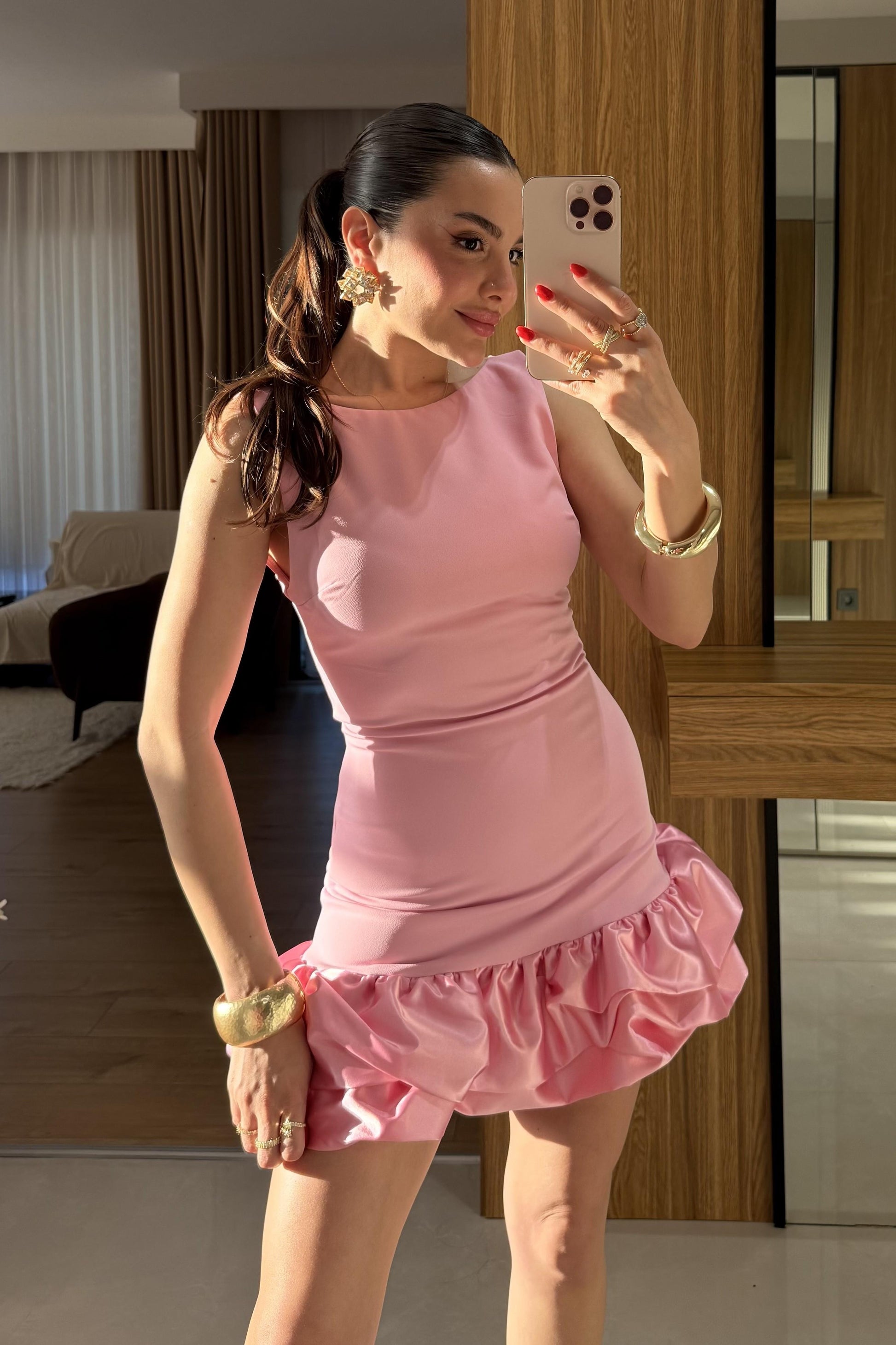 Violetta Pembe Eteği Saten Sırt Dekolteli Elbise