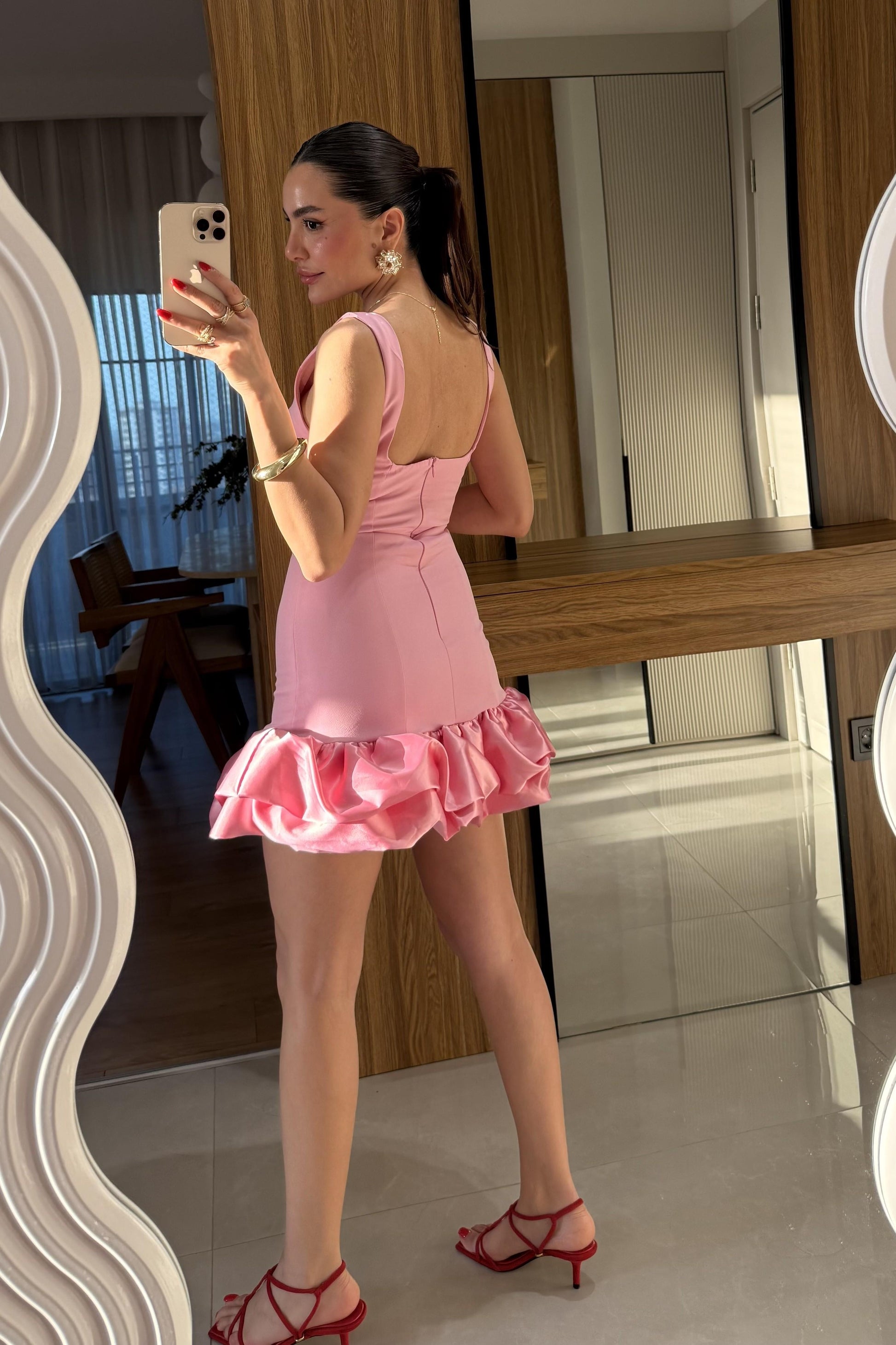 Violetta Pembe Eteği Saten Sırt Dekolteli Elbise