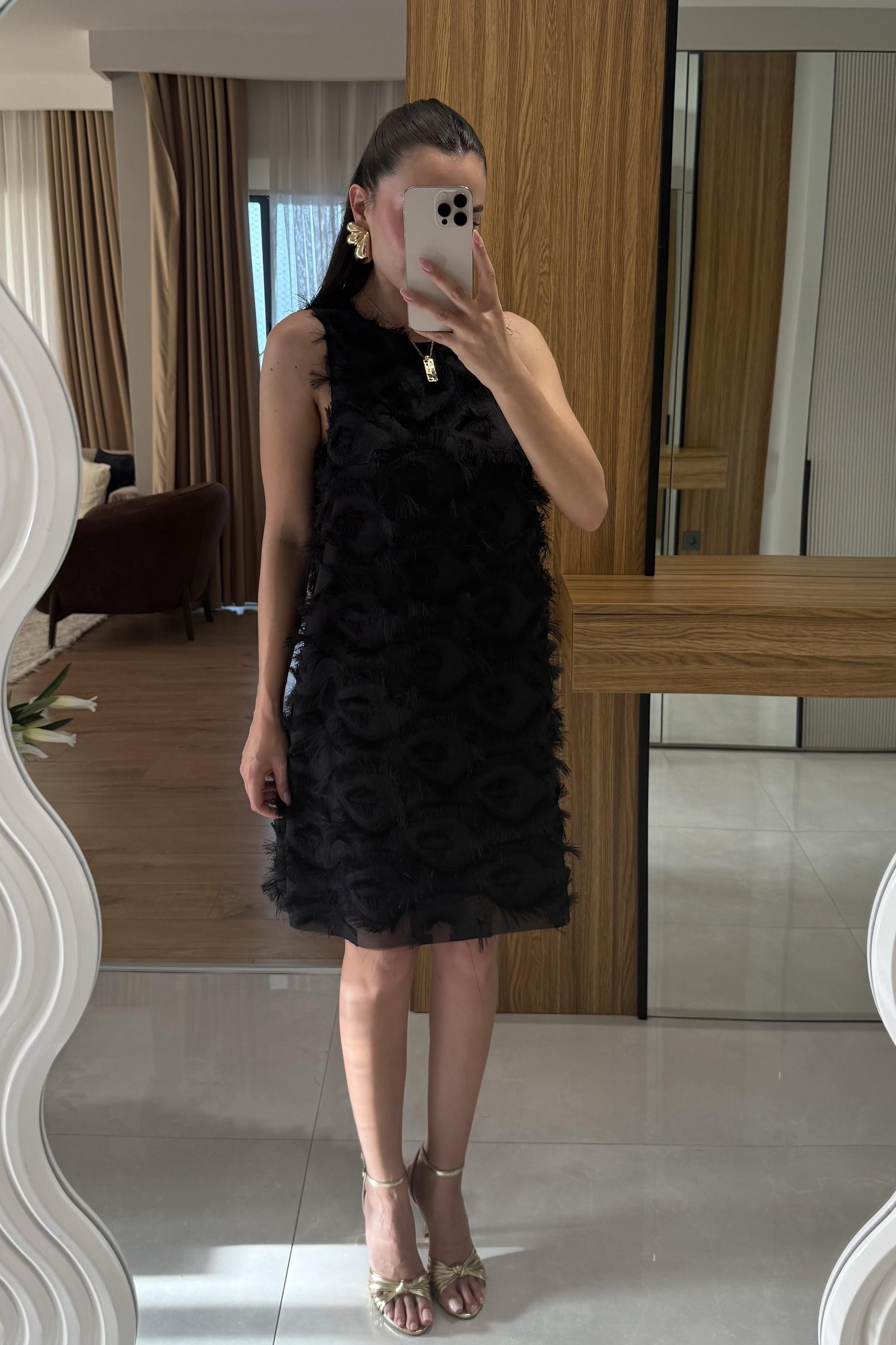 Zione Püsküllü Pencere Detaylı Siyah Elbise