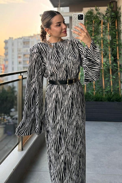 Amata Siyah Beyaz Desenli Kemerli Elbise