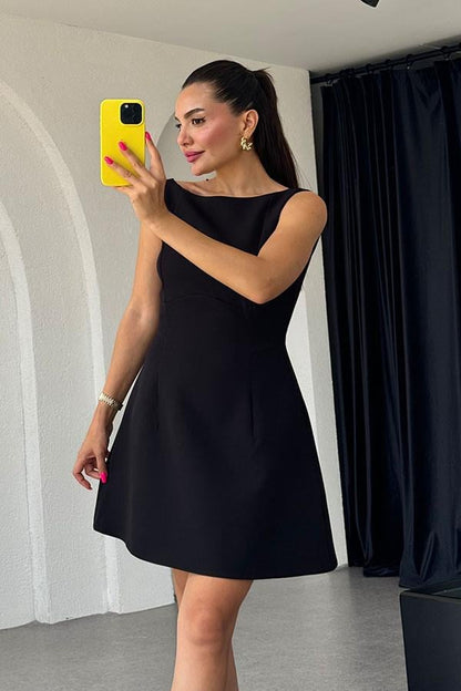 Avia Sırt Dekolteli Mini Elbise-Siyah