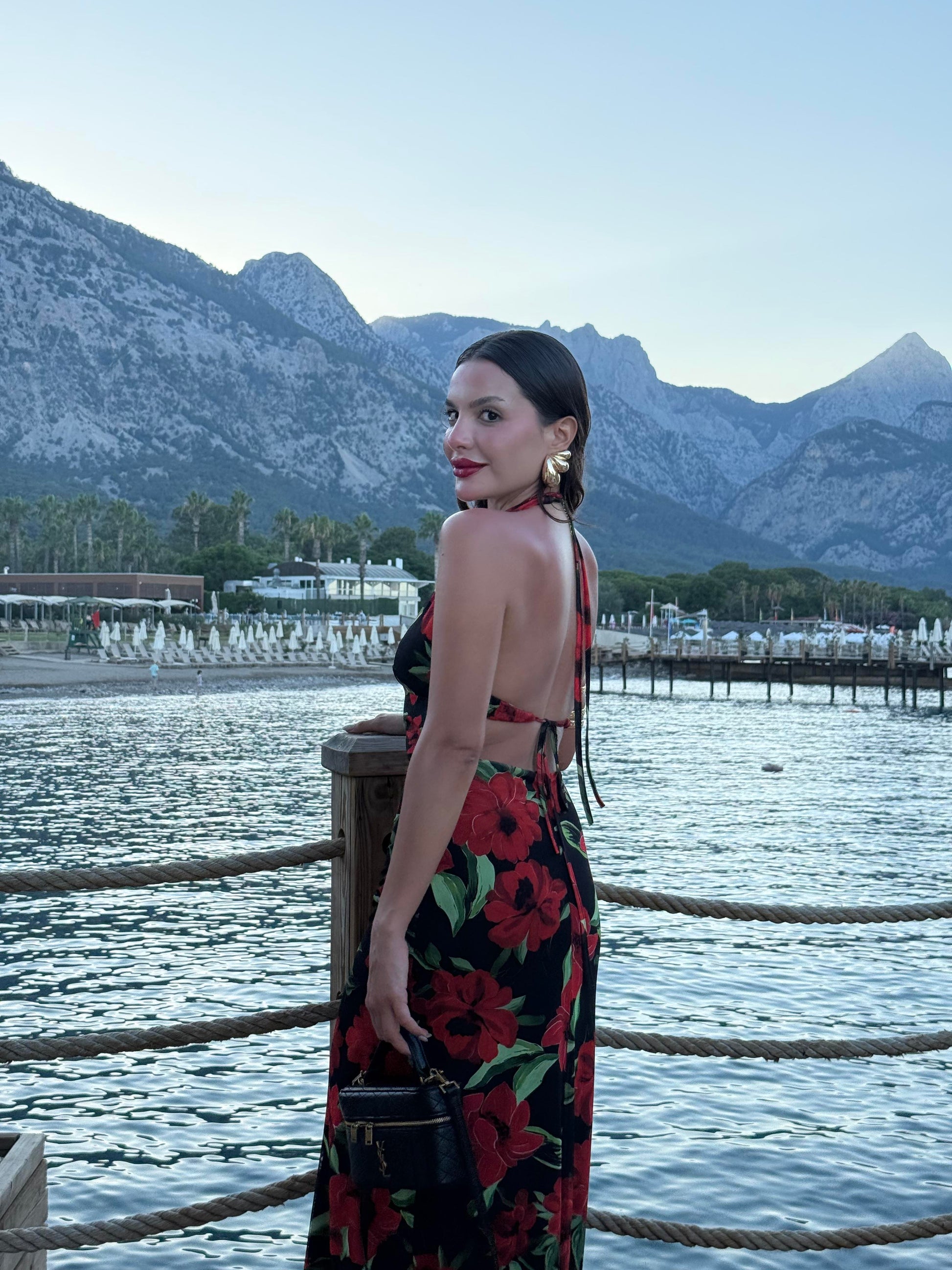 Bahama Kırmızı Güllü Sırt Dekolteli Elbise